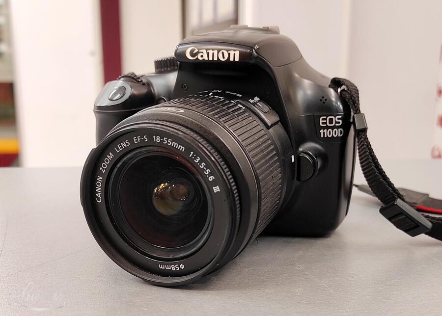 Fotokaamera Canon EOS 1100D + objektiiv EFS 18-55 III