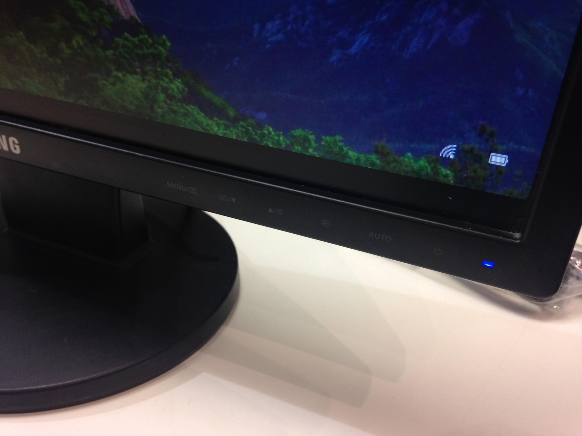 Monitor Samsung Syncmaster 943NW - Luutar