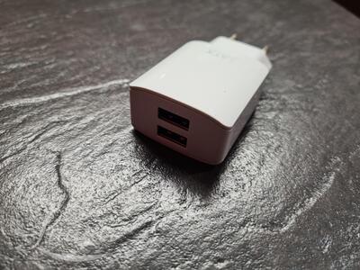 Laadija ATX U21 2xUSB 2.1A + Juhe Lightning