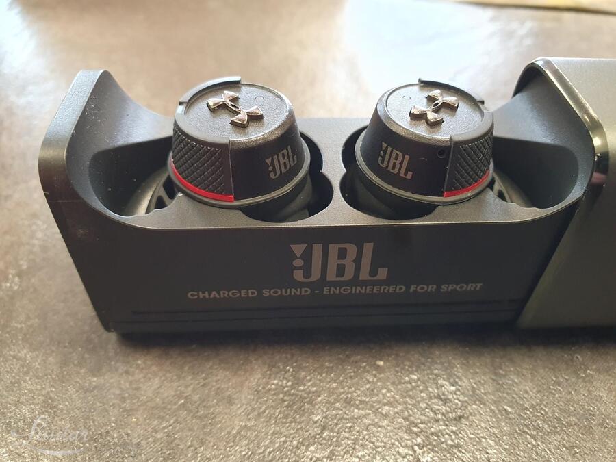 Kõrvaklapid Jbl charged sound engineered for sport