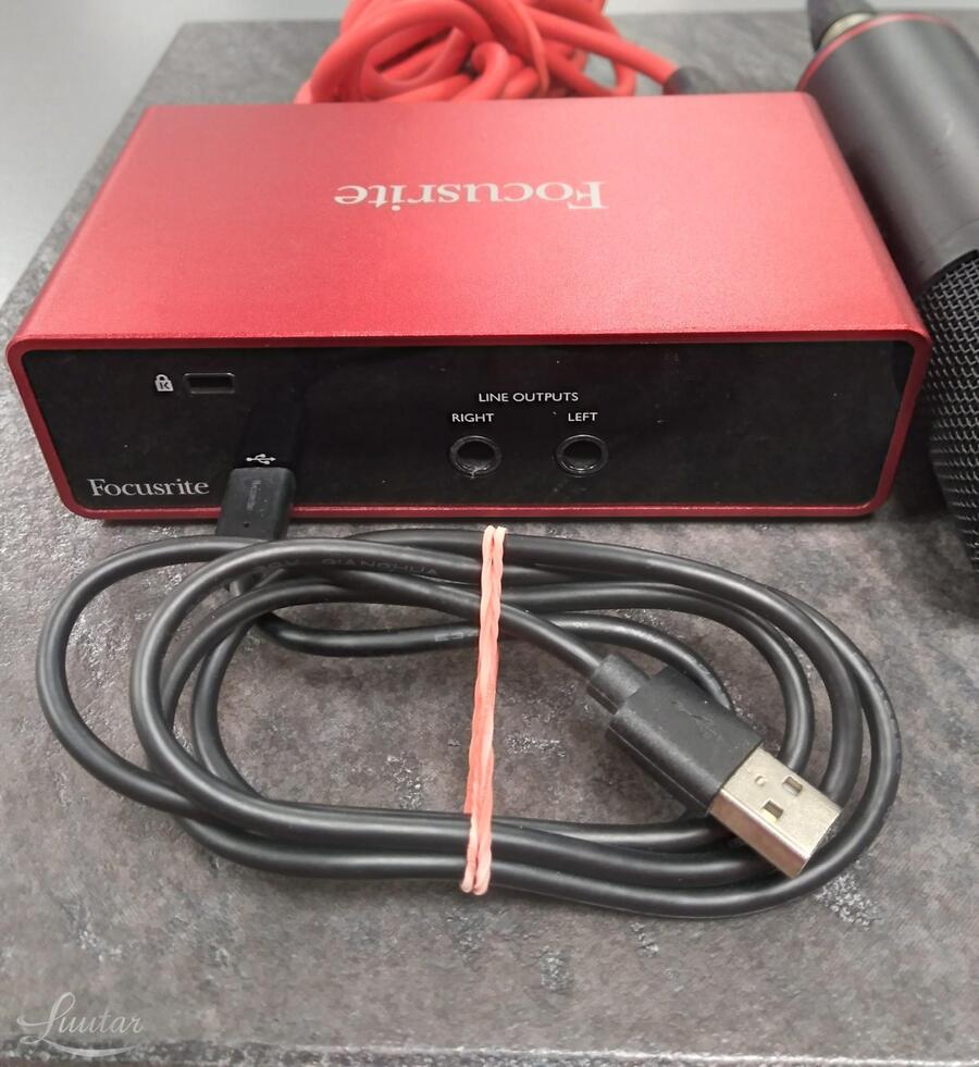 Helipult Focusrite Scarlett Solo ja Mikrofon Scarlett Studio