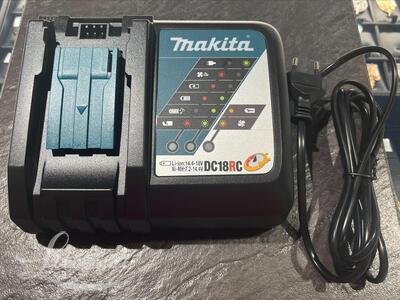 Raadio-valgusti Makita DMR055 + Makita kiirlaadija + 5,0Ah aku 191B51-7