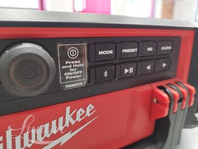 Raadio-akulaadija Milwaukee M18 PRCDAB+ Packout