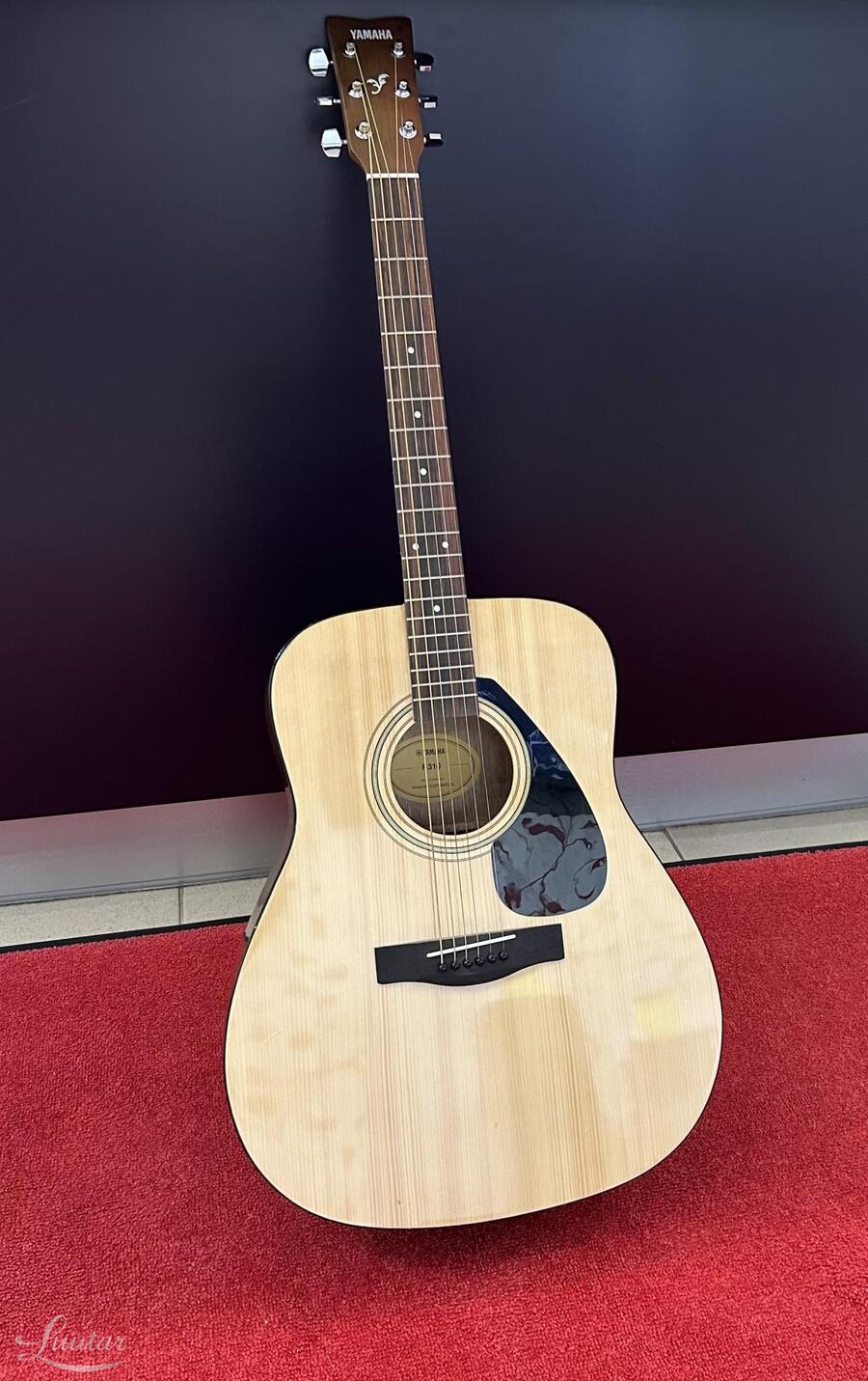  Kitarr Yamaha F310  