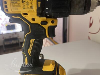Akukruvikeeraja koos akuga Dewalt DCF809