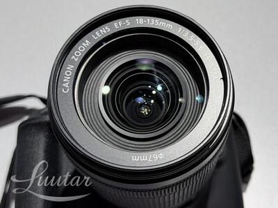 Peegelkaamera Canon EOS 2000D + Objektiiv Canon 18-135mm 