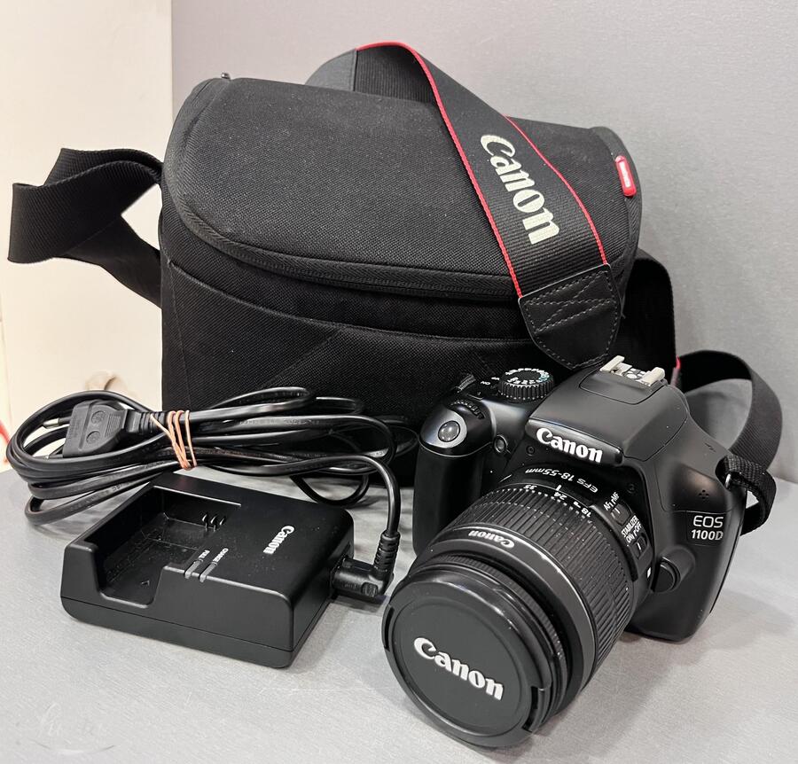 Peegelkaamera Canon EOS 1100D + 18-55mm