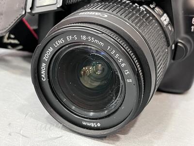 Peegelkaamera Canon EOS 1100D + 18-55mm