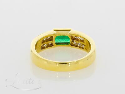 Kuldsõrmus 750* Briljandid + Smaragd