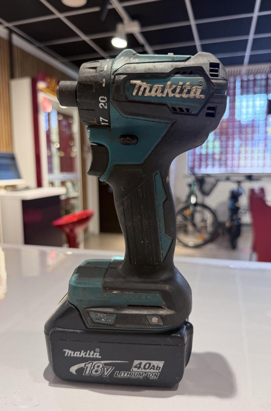 Akukruvikeeraja Makita DDF083