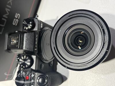 Digifotoaparaat Panasonic Lumix DC-S5 + 20-60 мм f/3.5-5.6  
