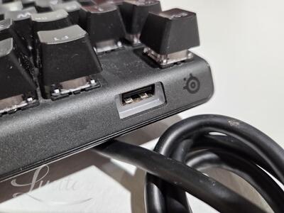 Juhtmega mänguklaviatuur Steelseries Apex 7 KB-00010 Red Switch