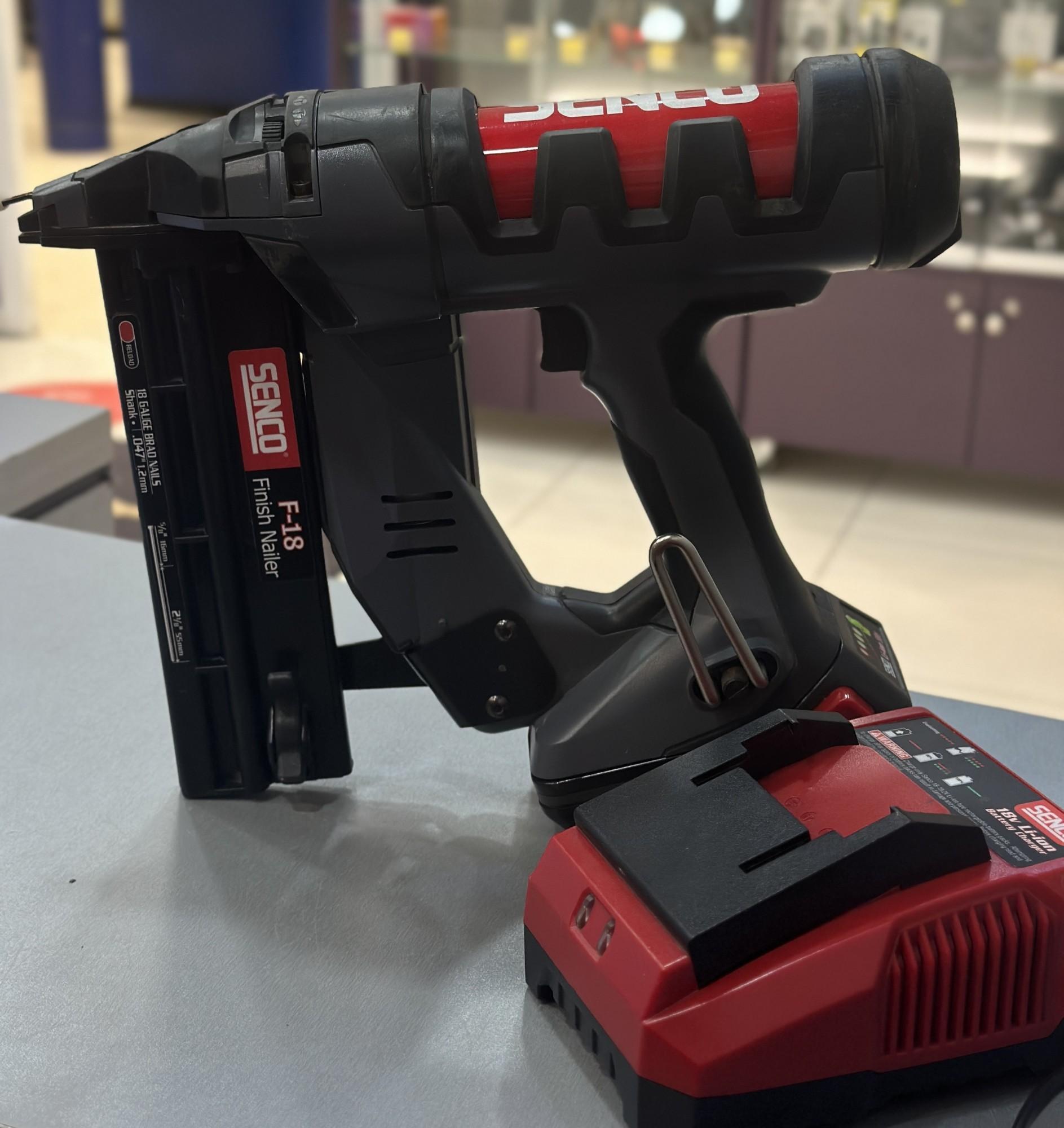 Tootefoto - Akunaelapüstol Senco F-18