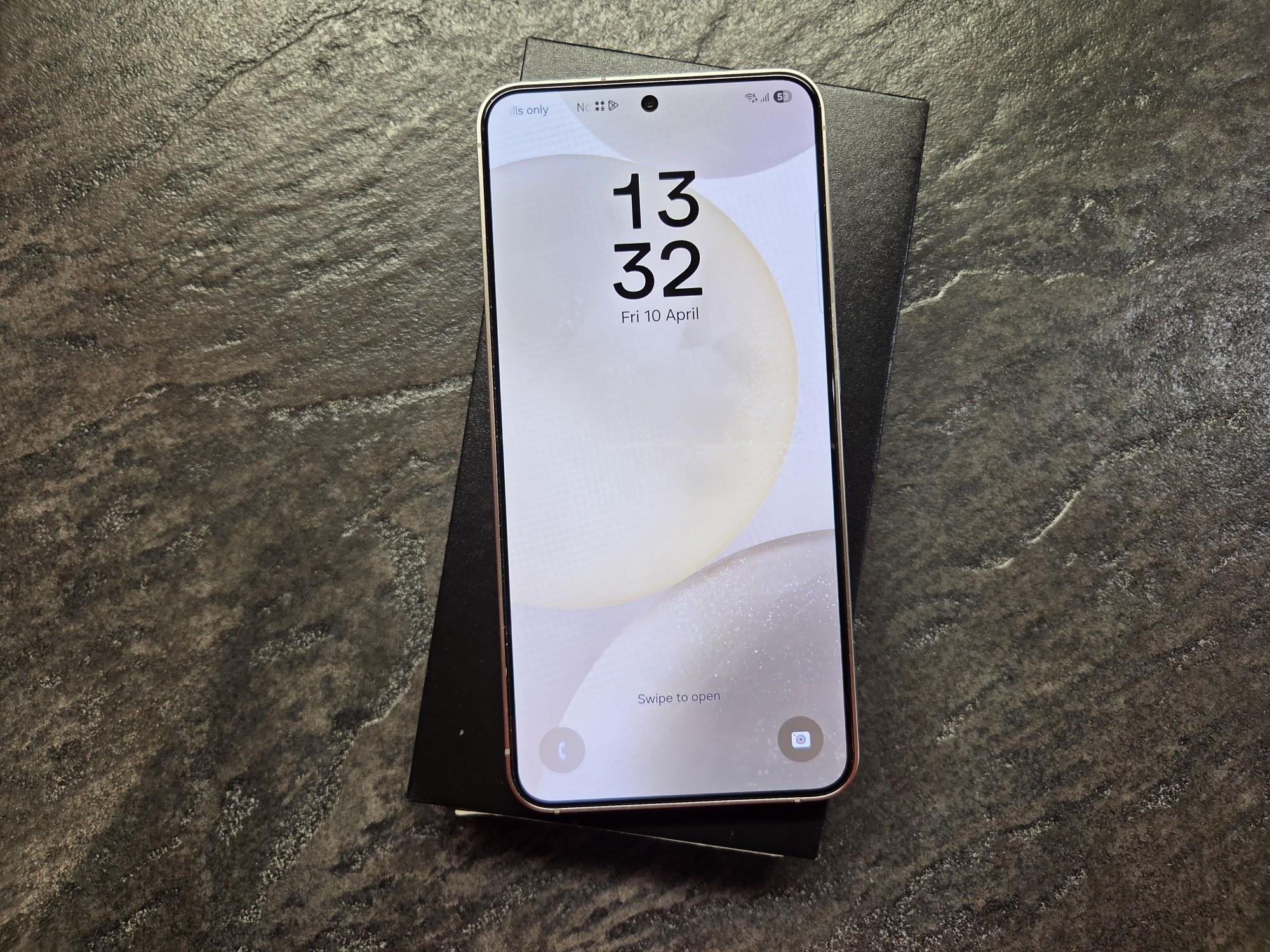 Tootefoto - Mobiiltelefon Samsung Galaxy S24 128GB