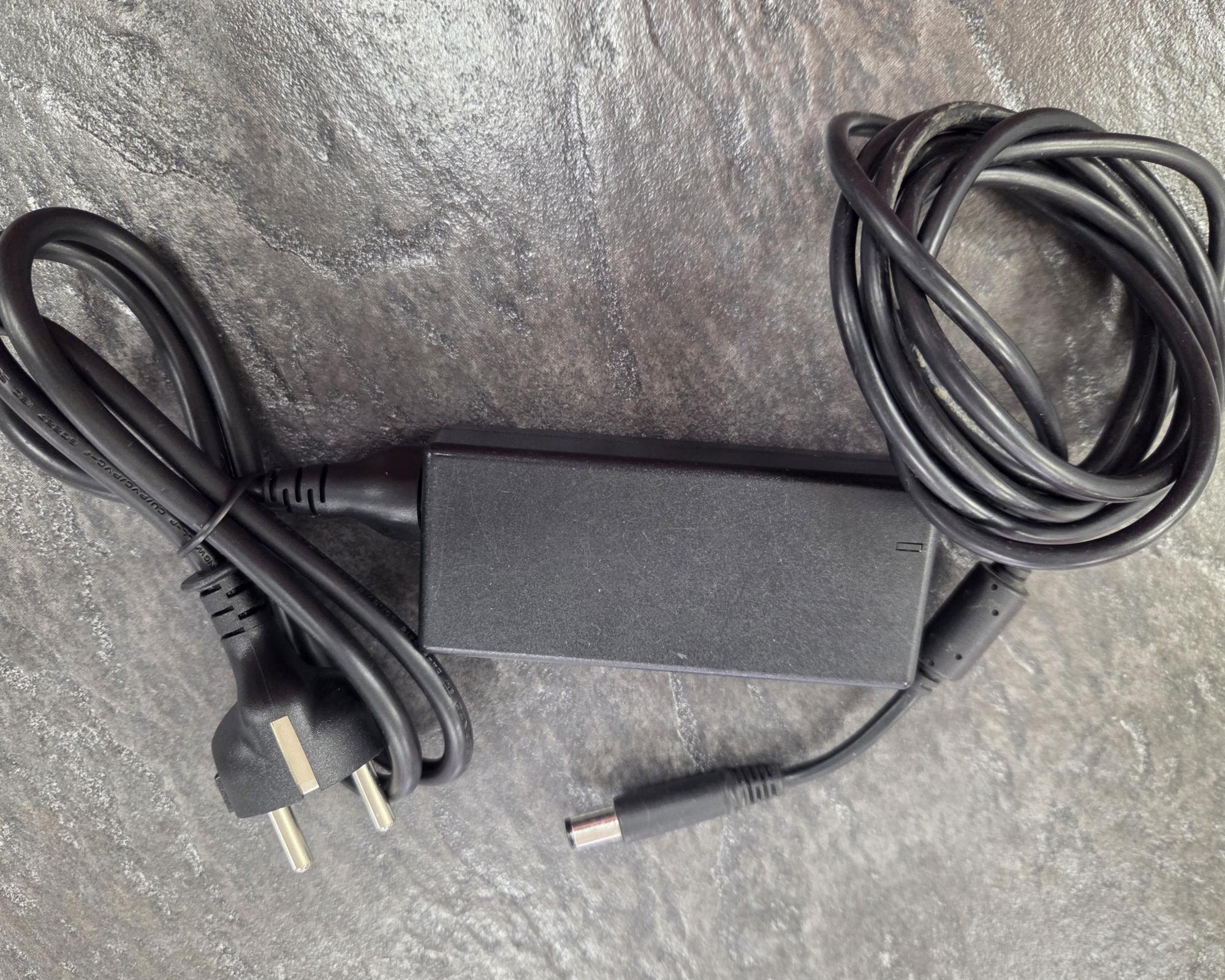 Tootefoto - Laadija Dell LA65NS2-01