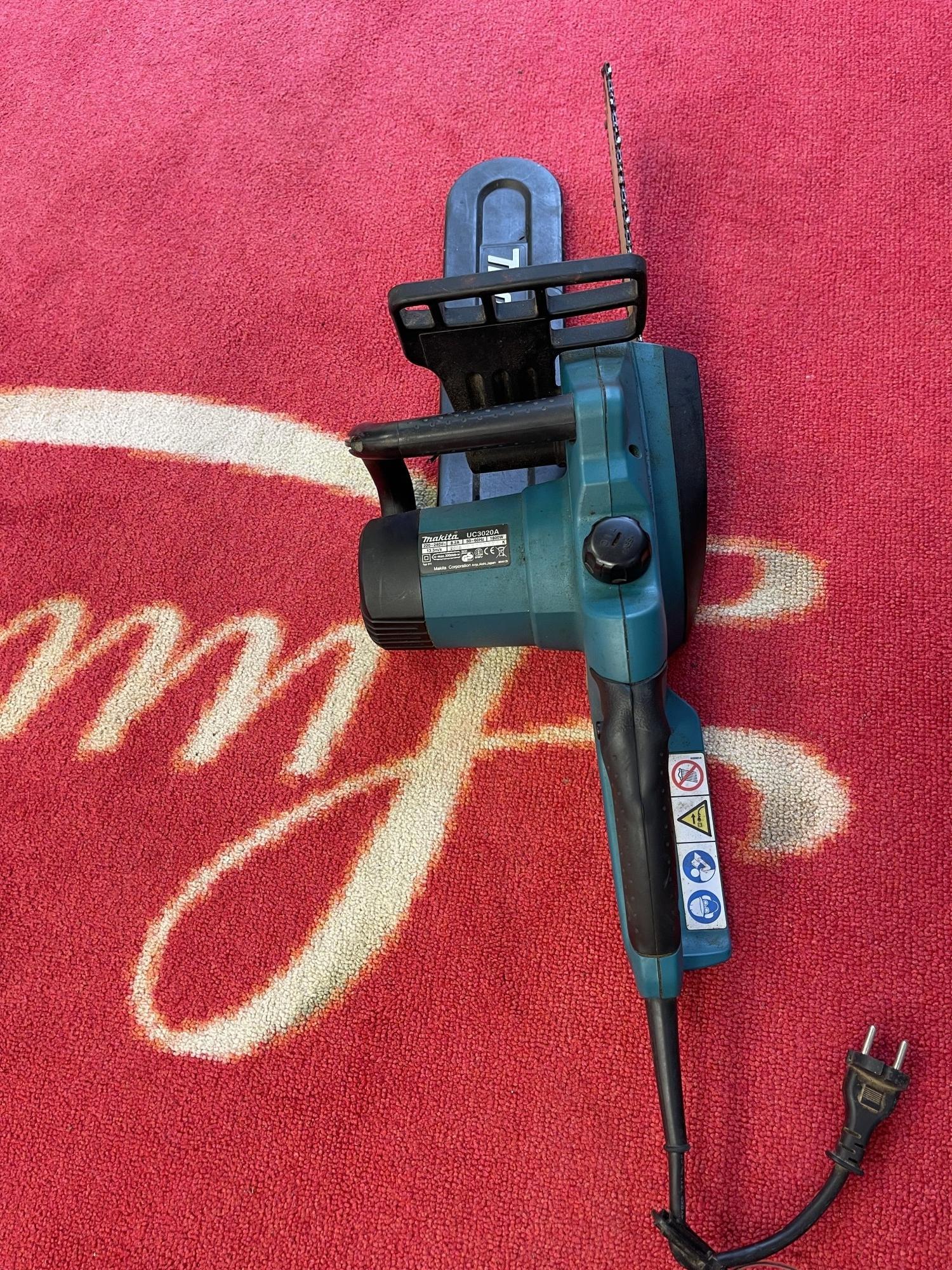 Tootefoto - Kettsaag Makita UC3020A