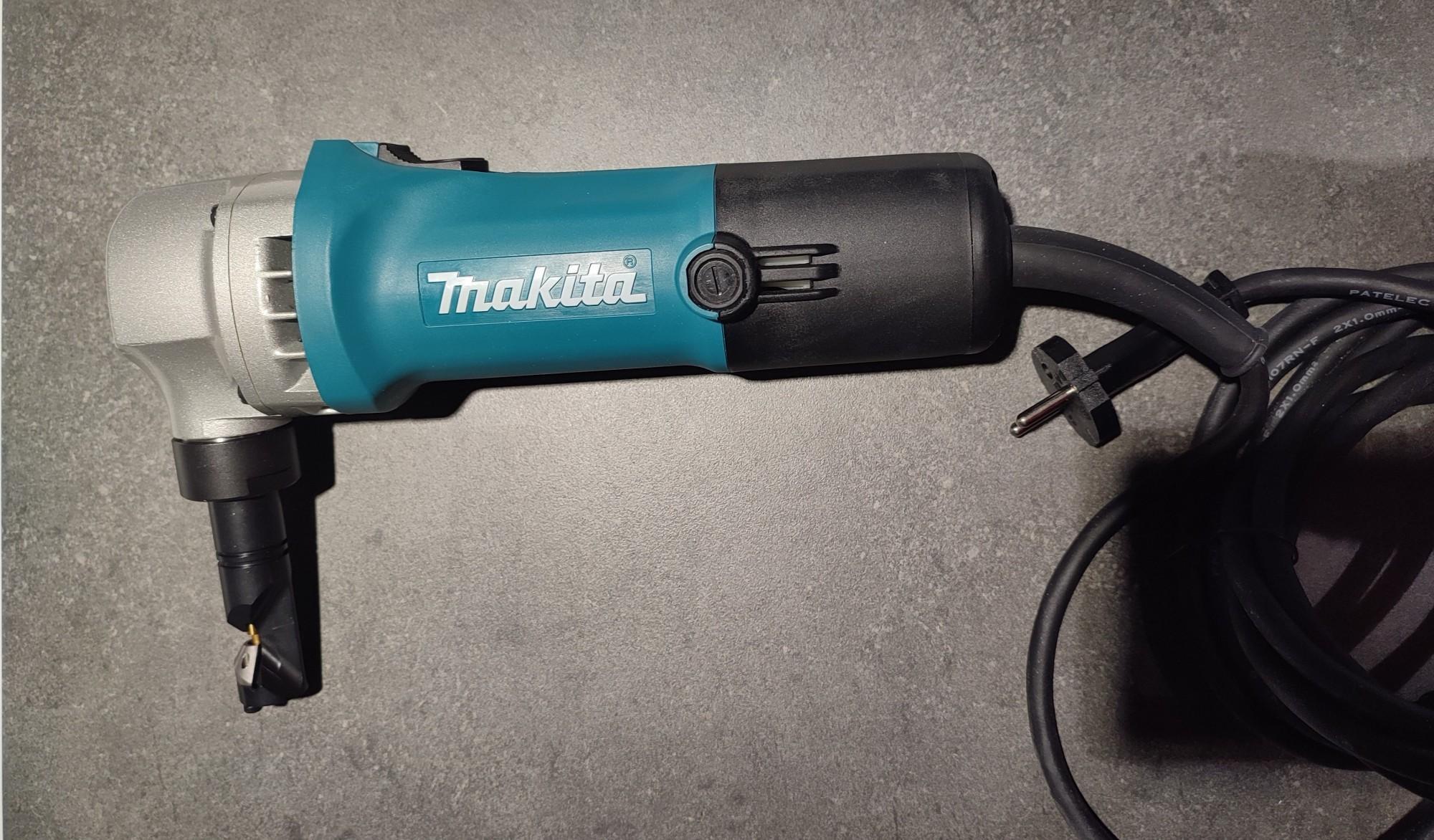 Tootefoto - Nakerdaja Makita JN1601