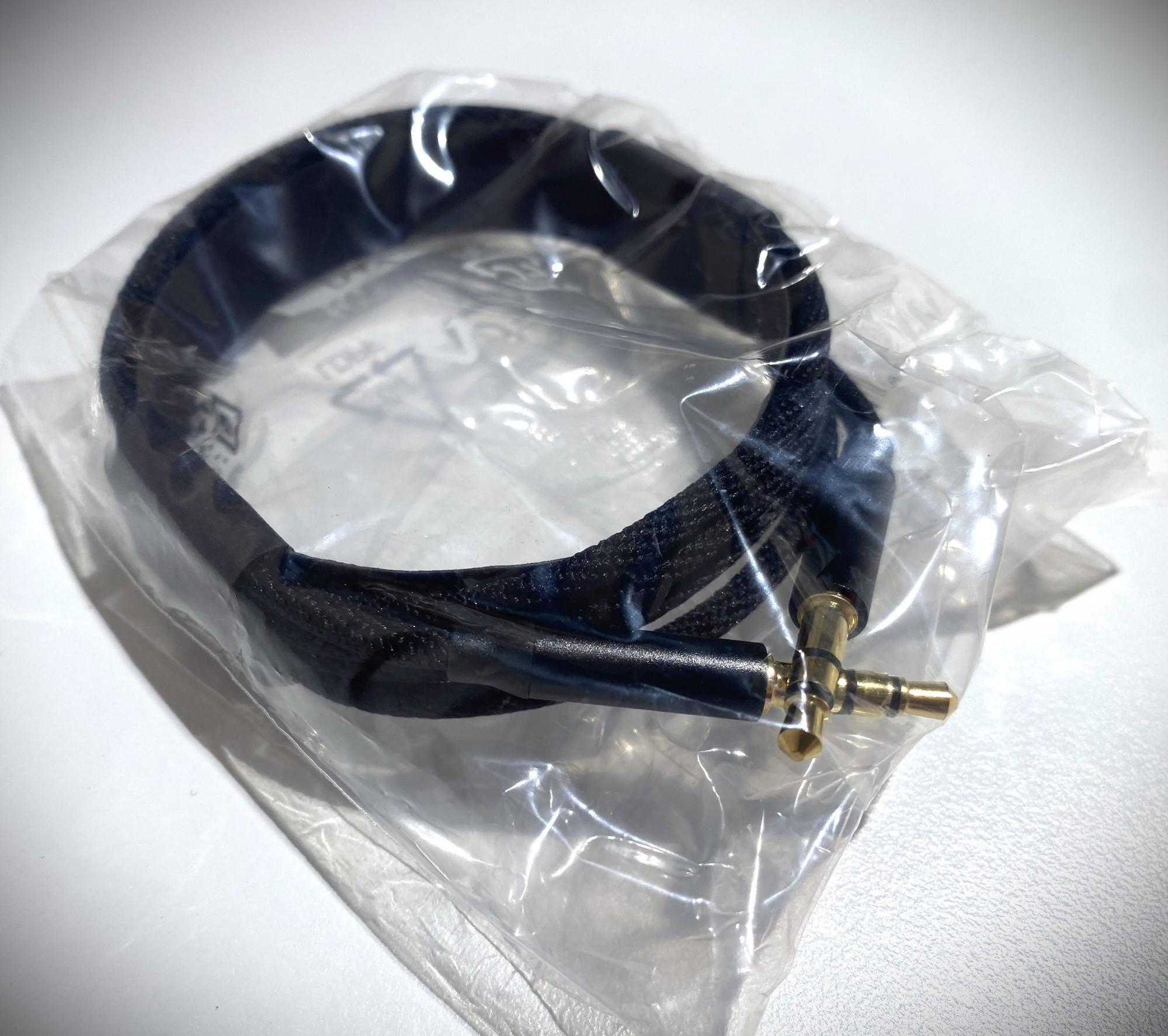 Tootefoto - Juhe ARMOR AUX 3.5/3