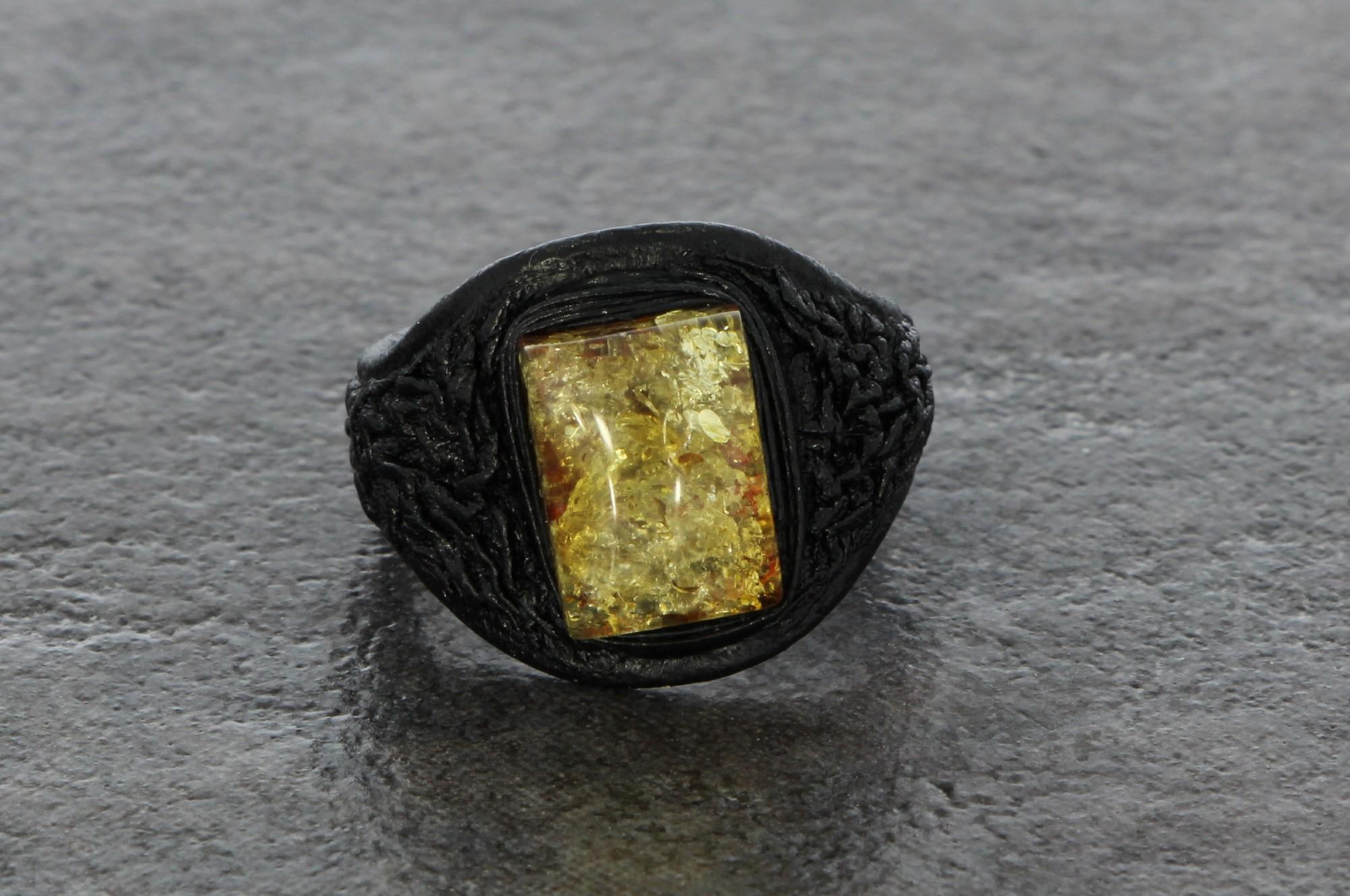 Tootefoto - Nahksõrmus merevaiguga Käsitöö