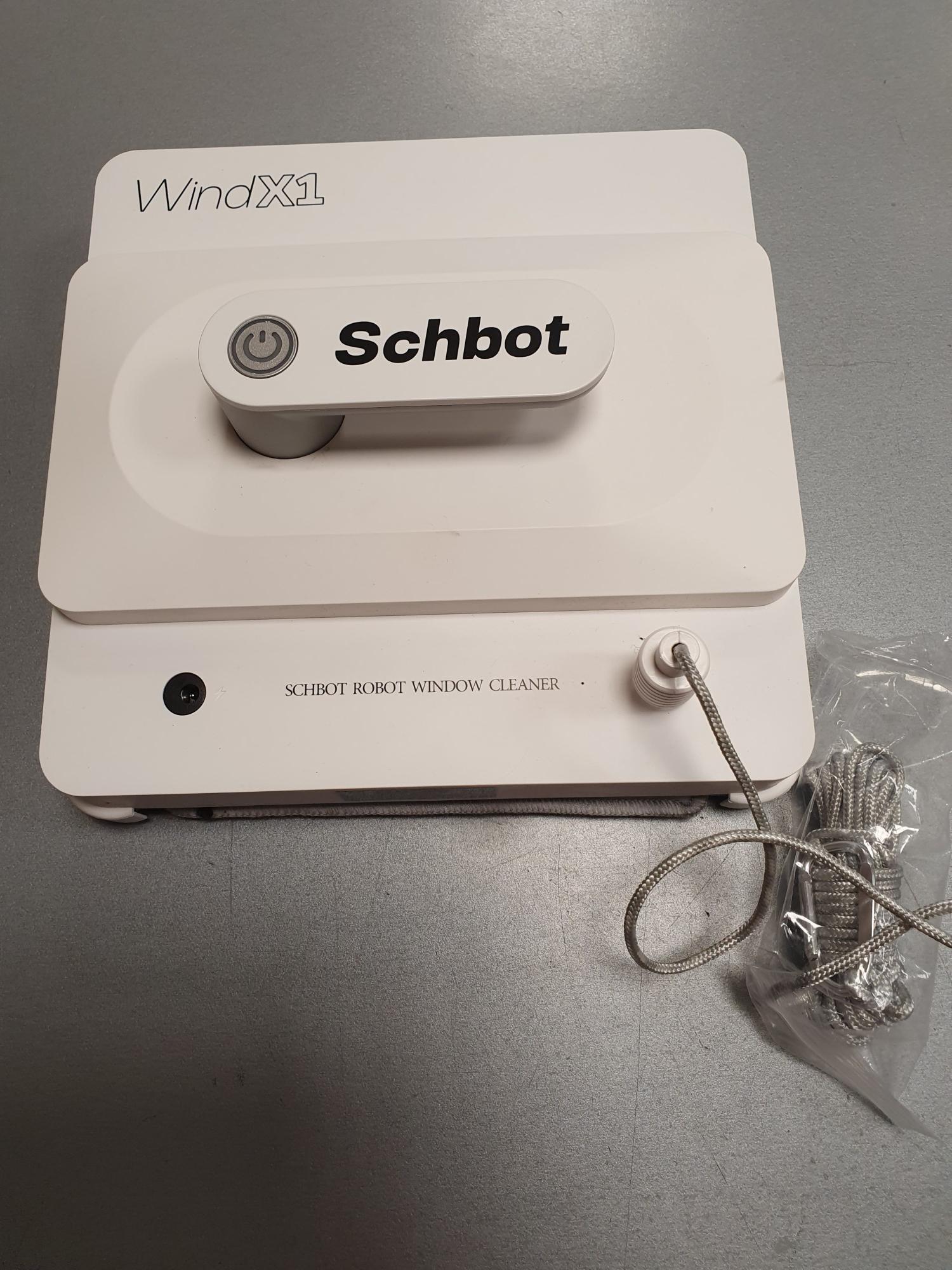 Tootefoto - Aknapesurobot Schbot Wind X1