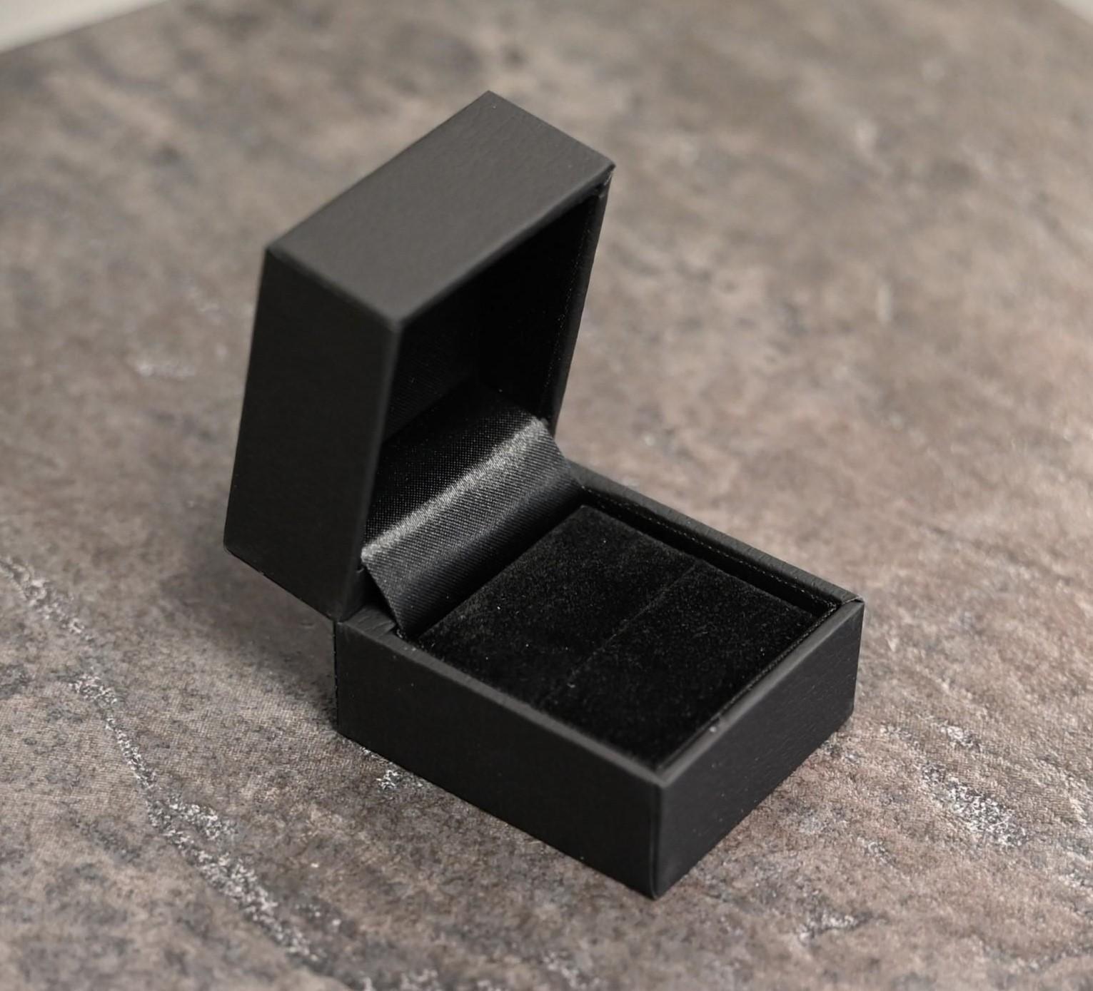 Tootefoto - Ehtekarp Must