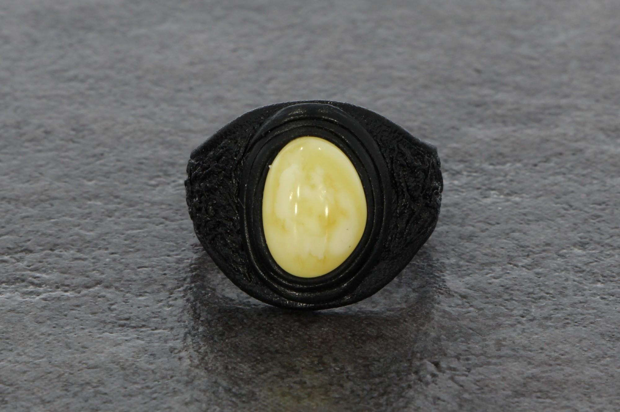 Tootefoto - Nahksõrmus merevaiguga Käsitöö