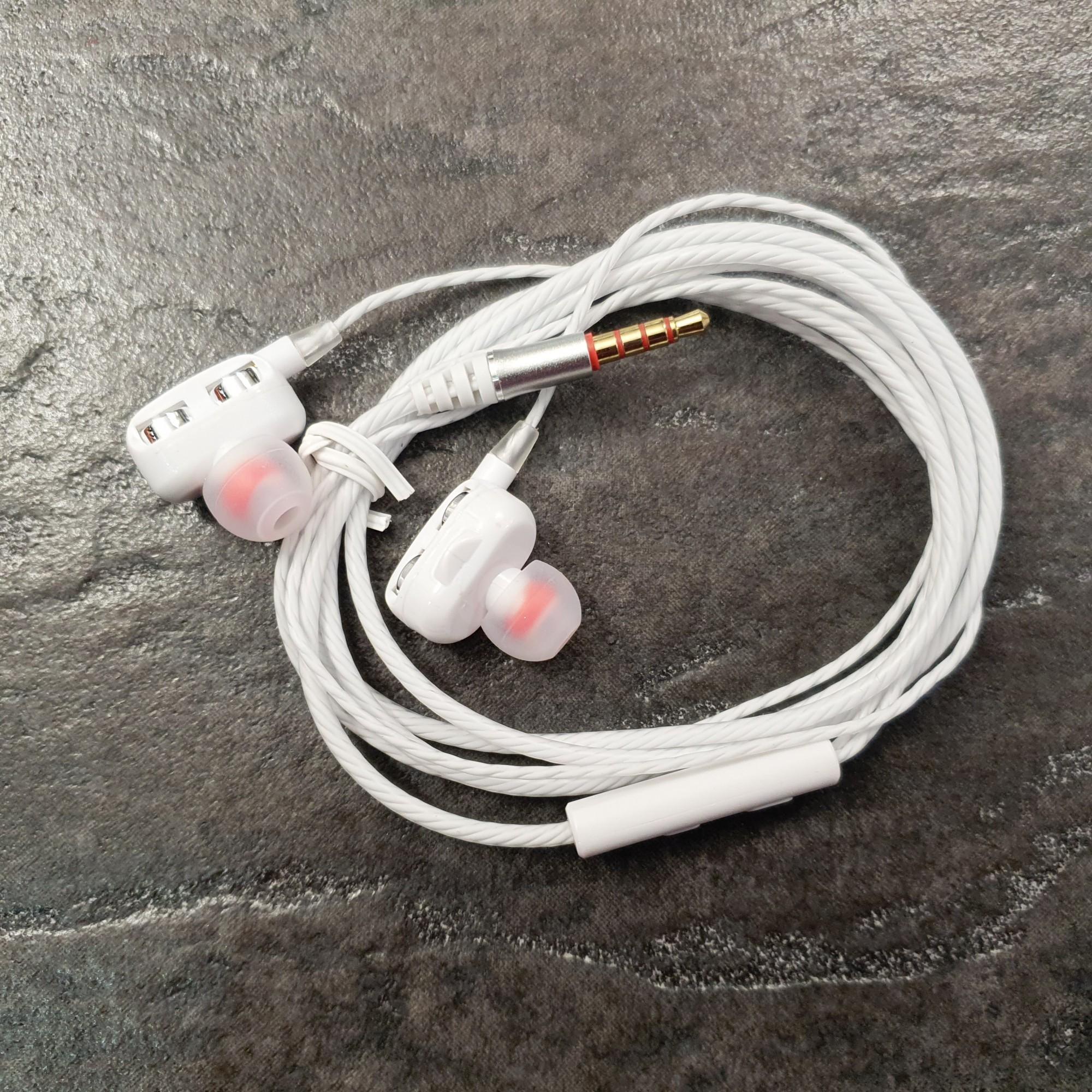 Tootefoto - Kõrvaklapid SuperBass 3