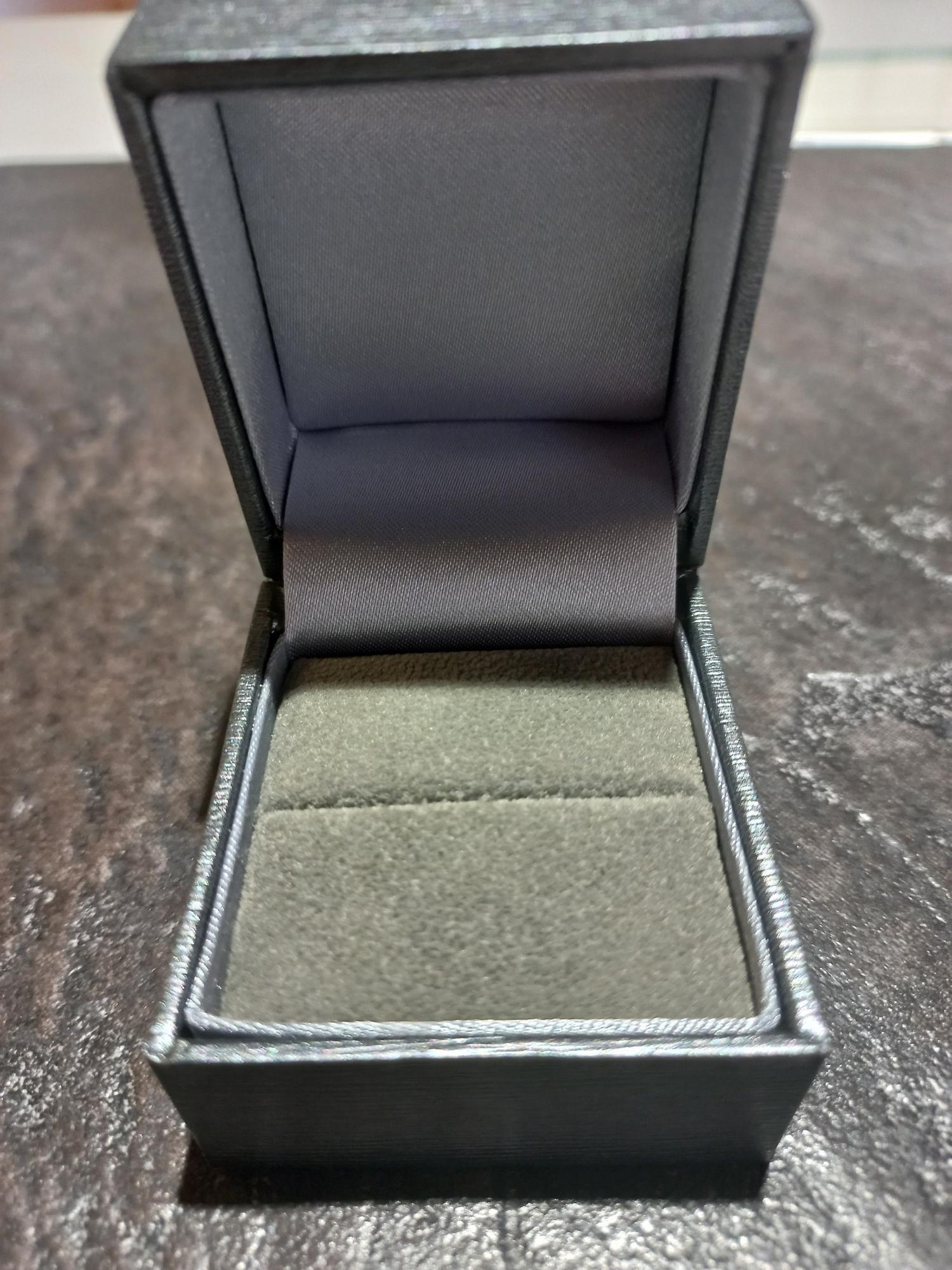 Tootefoto - Ehtekarp Hall!