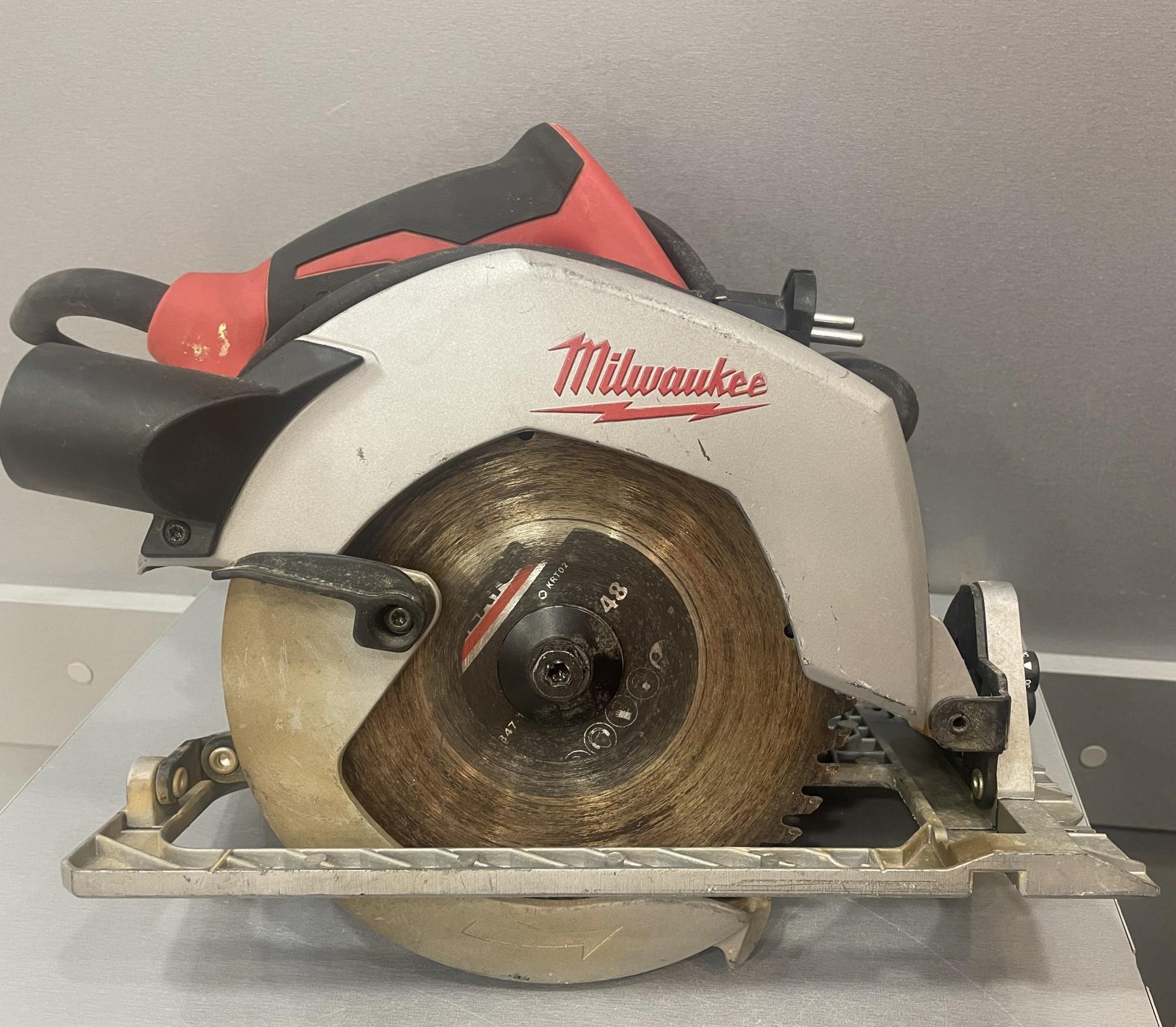 Tootefoto - Ketassaag Milwaukee CS 60