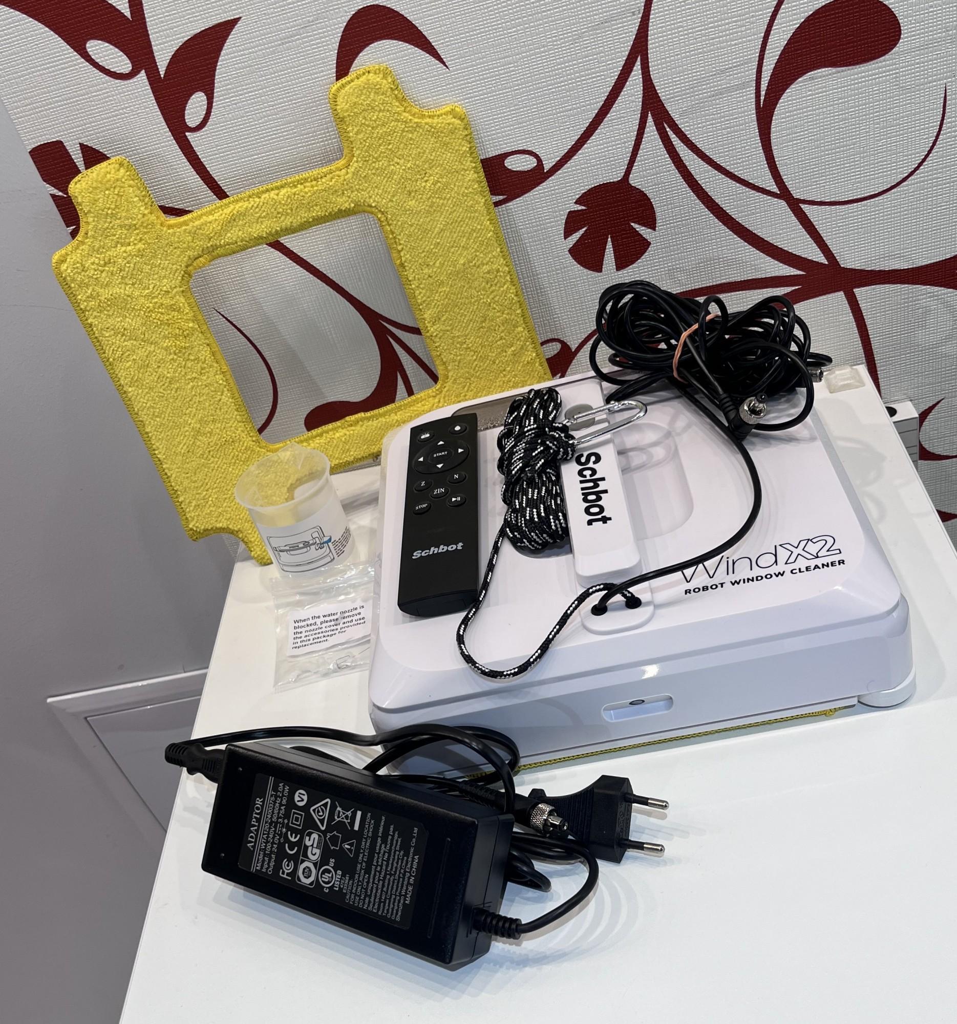 Tootefoto - Schbot Wind X2 aknapesurobot pihustussüsteemiga