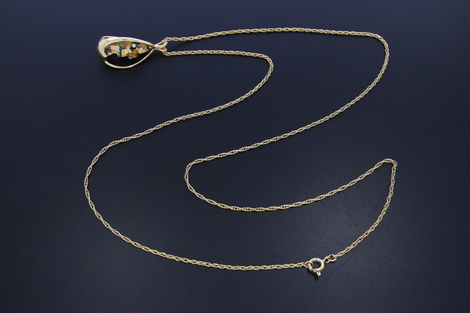 Tootefoto - Mitteväärismetallist kaelakett kuloniga