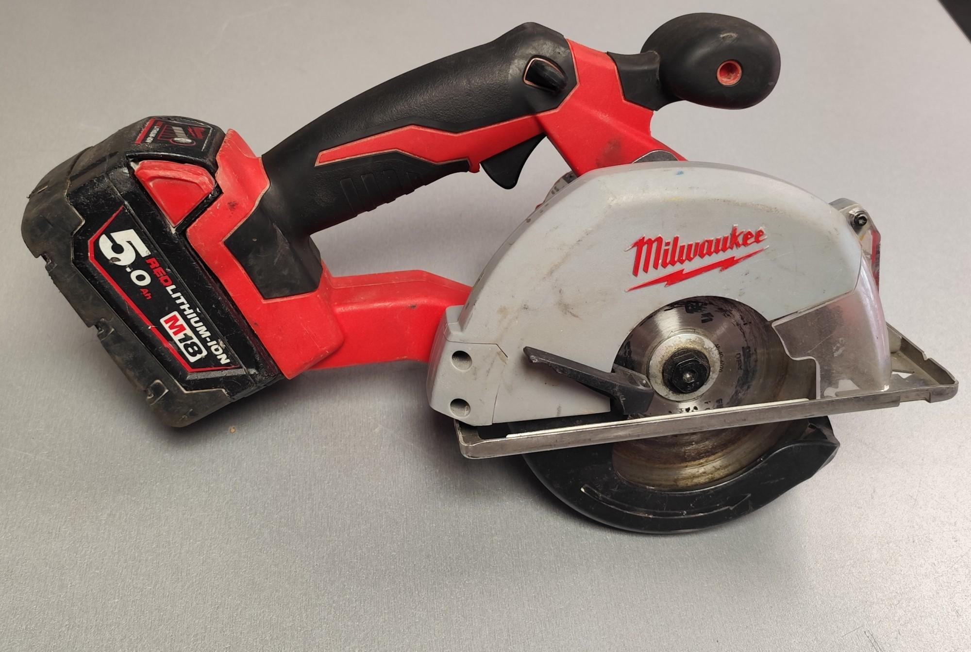 Tootefoto - Metalli akuketassaag Milwaukee HD18 MS