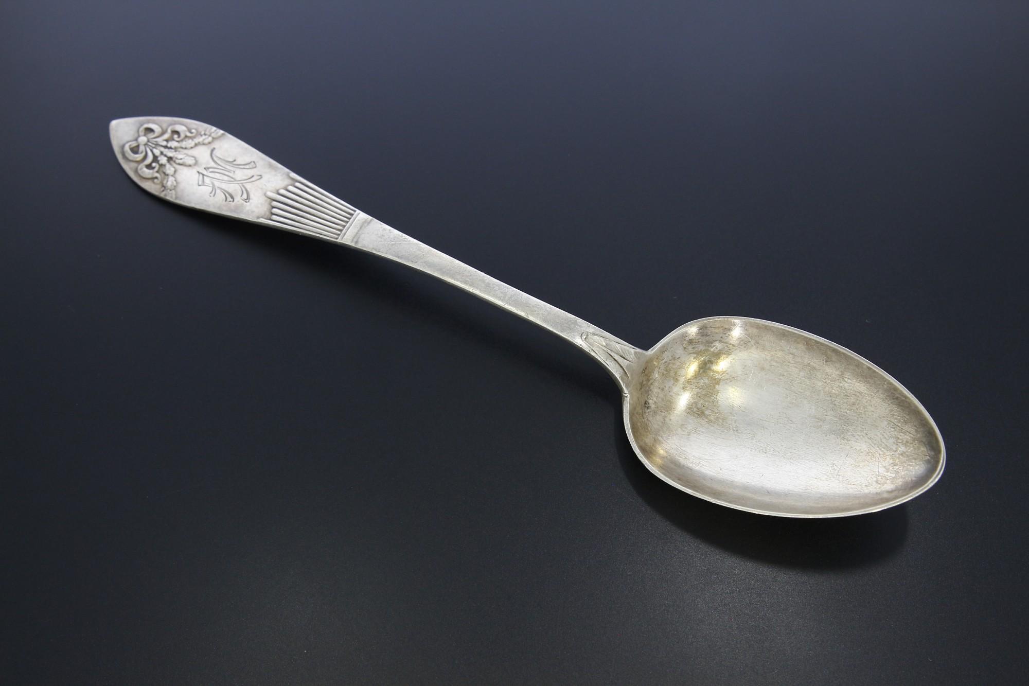 Tootefoto - Hõbelusikas 875*