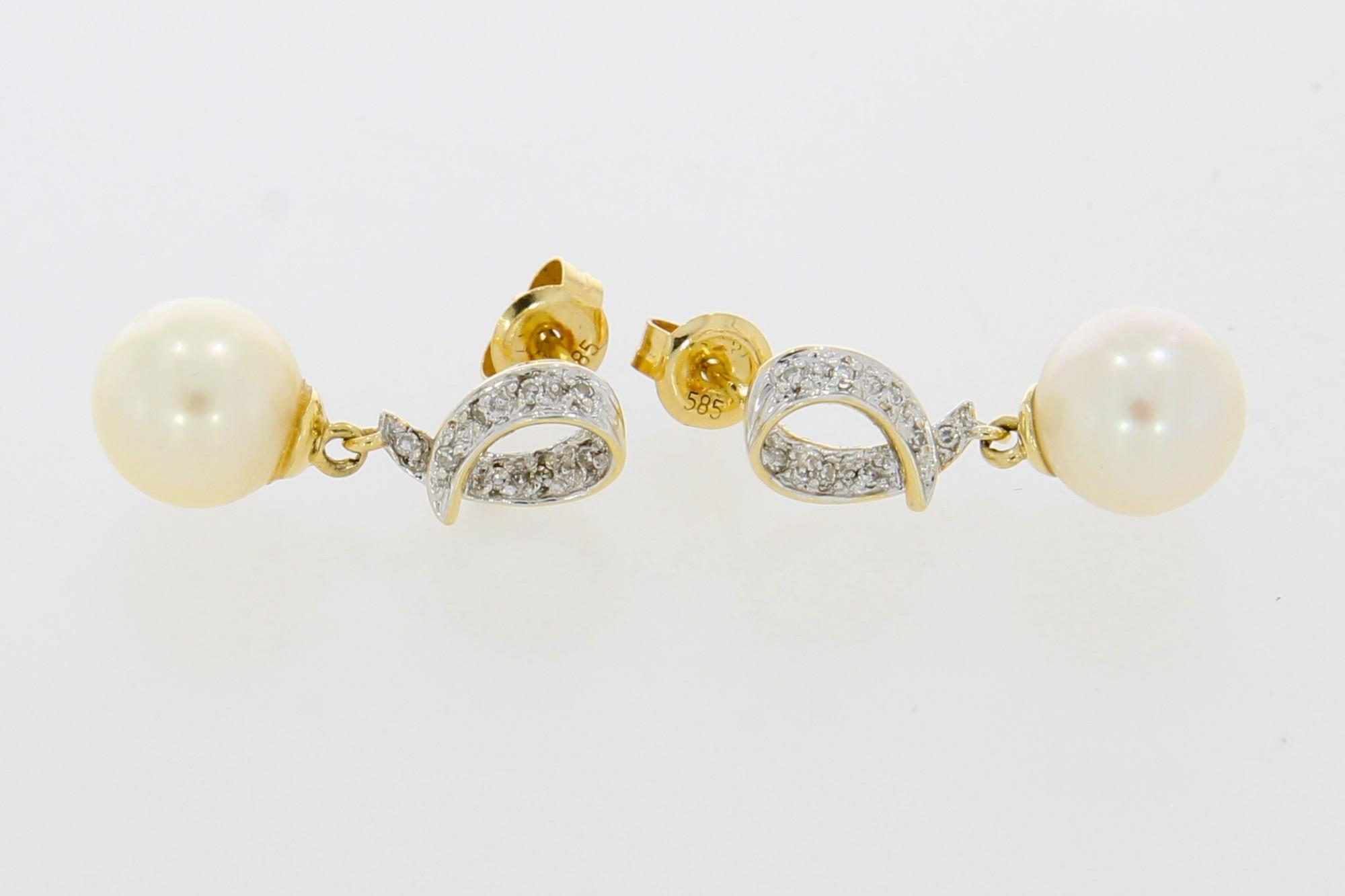 Tootefoto - Kuldkõrvarõngad 585* Briljandid ja Havai Pärl