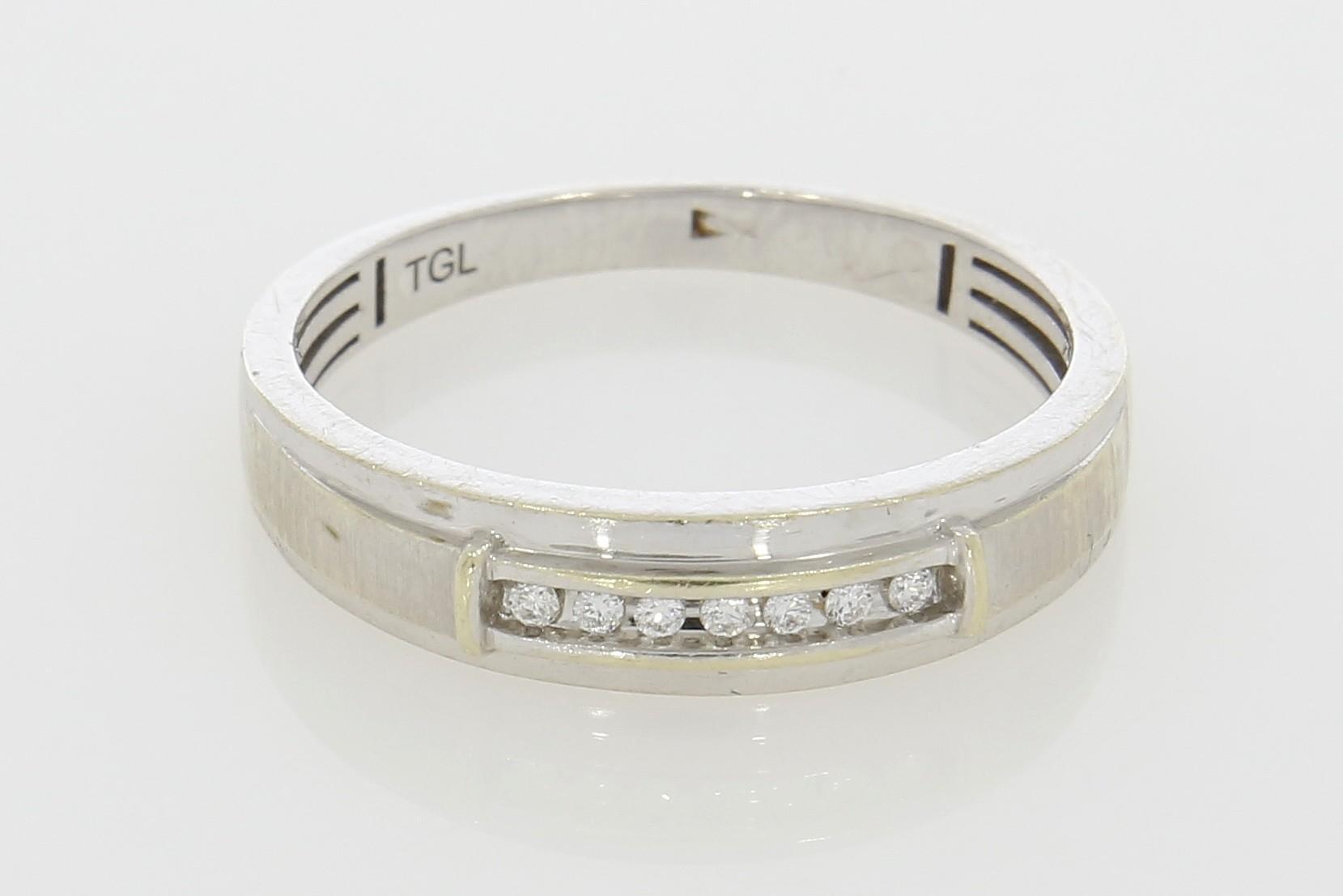 Tootefoto - Kuldsõrmus 585* Briljandid