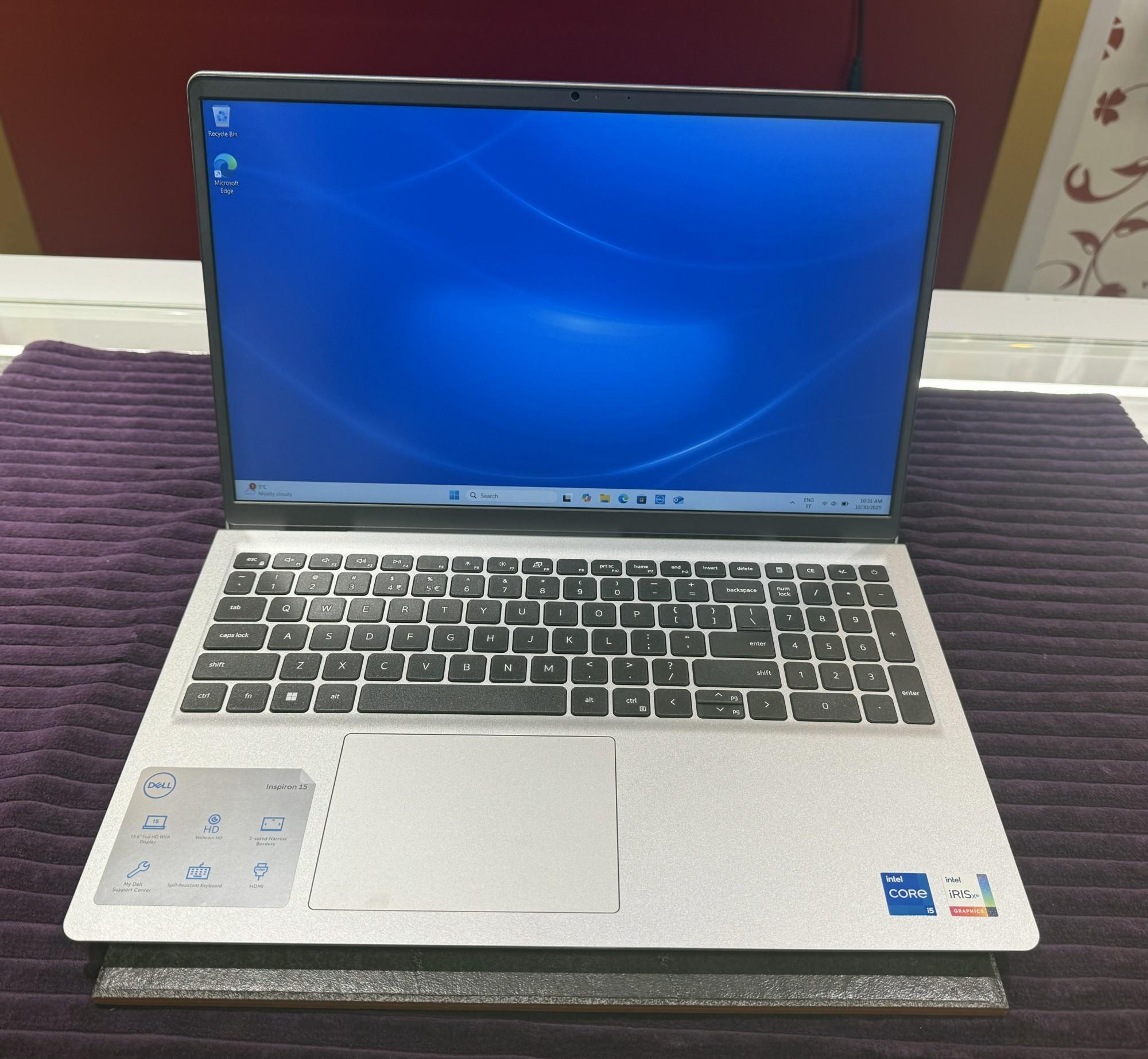 Tootefoto - Sülearvuti Dell Inspiron 3520