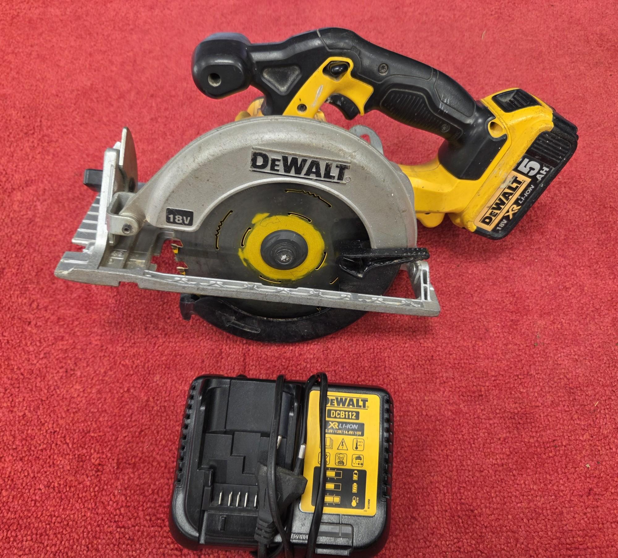 Tootefoto - Ketassaag Dewalt DCS391