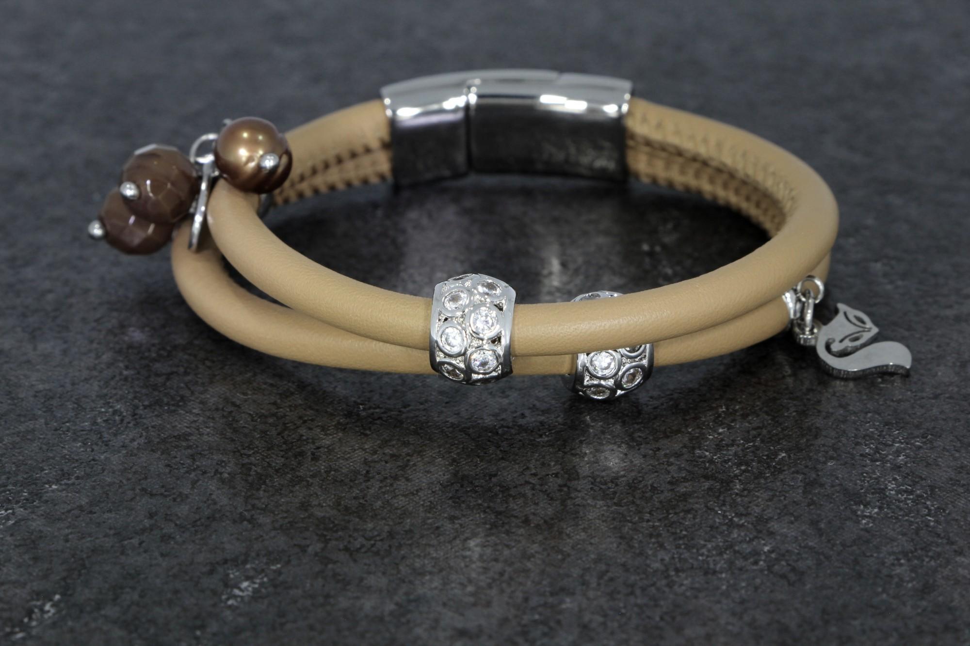 Tootefoto - Käevõru nahast GAURA