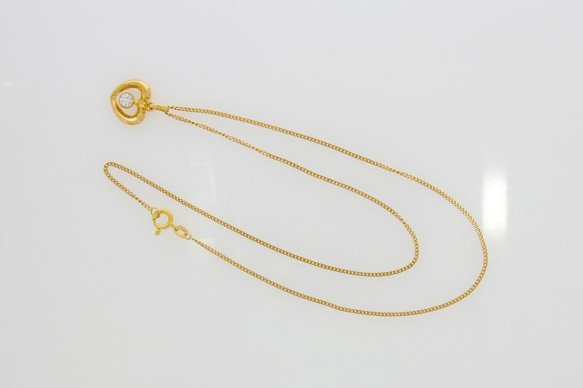 Tootefoto - Kuldkaelakett kuloniga 750*