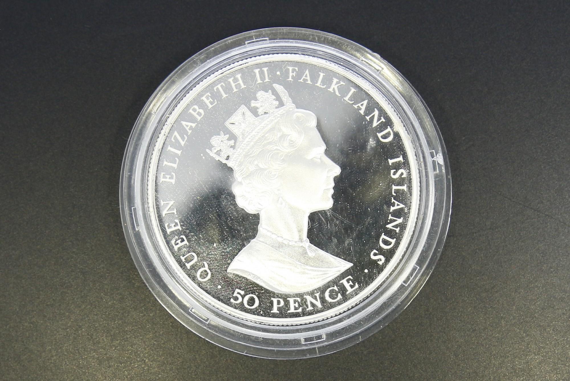Tootefoto - Hõbemünt 925* 50 Pence Elizabeth II 1985a