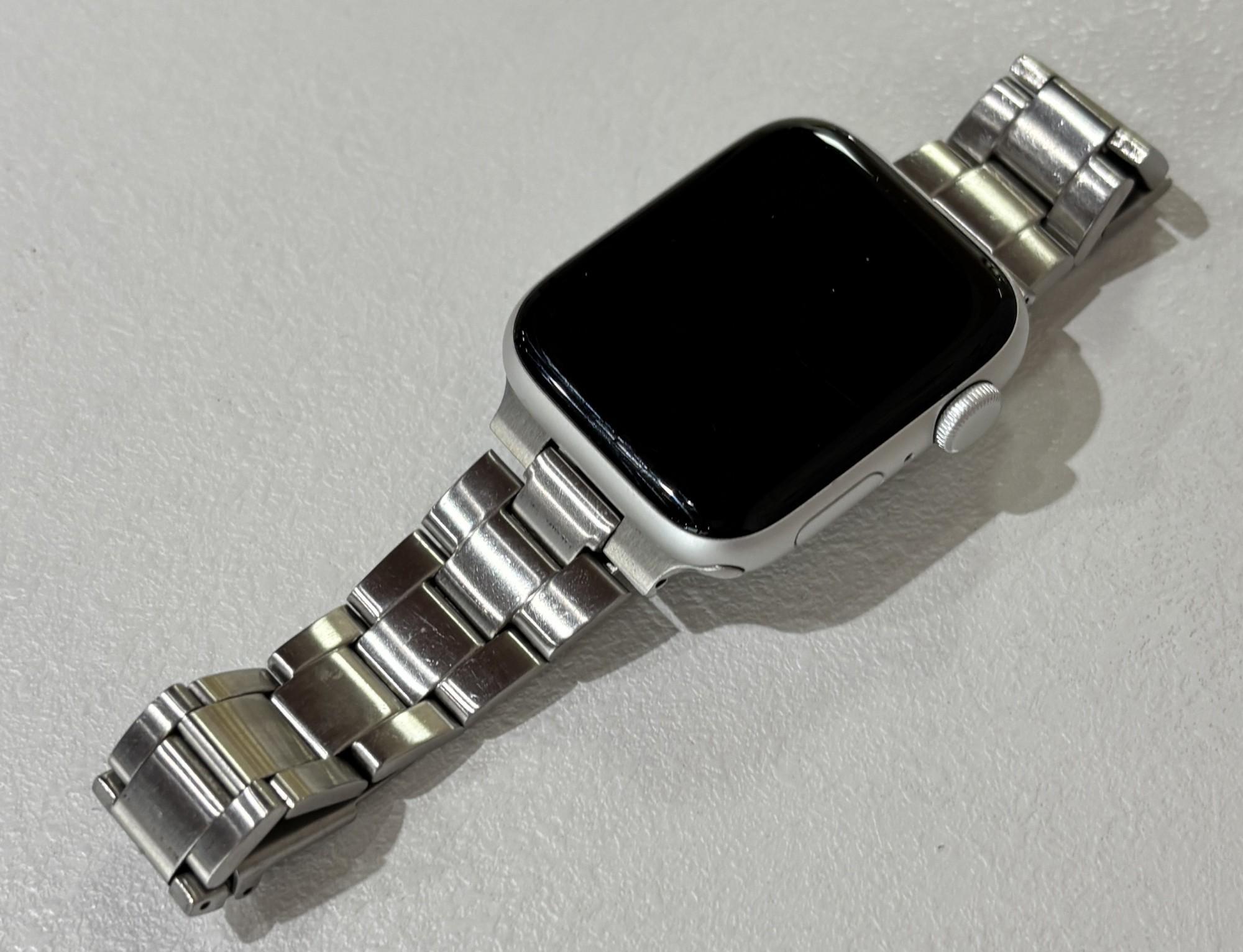 Tootefoto - Nutikell Apple Watch SE2 44mm Aluminum
