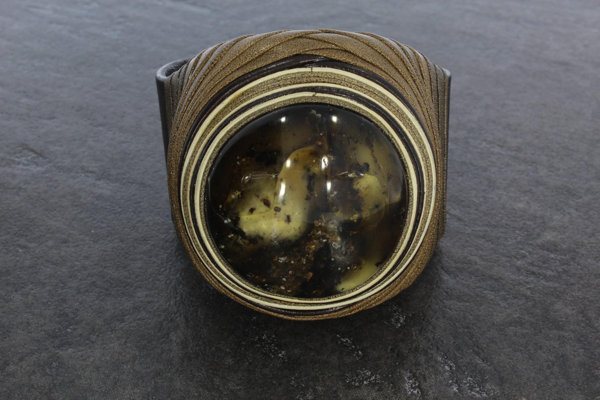 Tootefoto - Käevõru merevaiguga