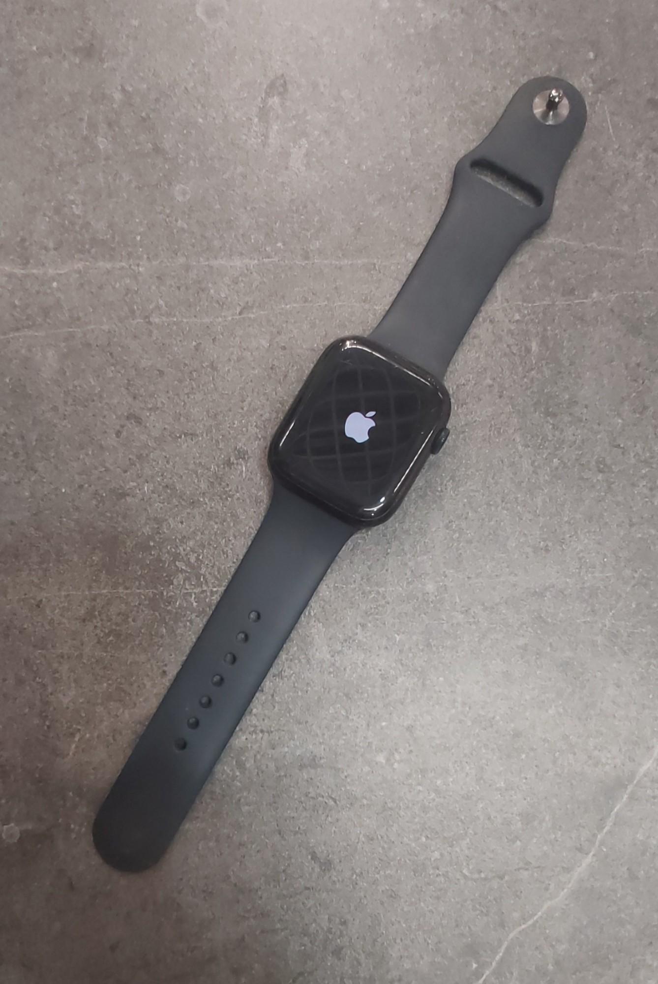 Tootefoto - Nutikell Apple Watch series 8 45mm GPS