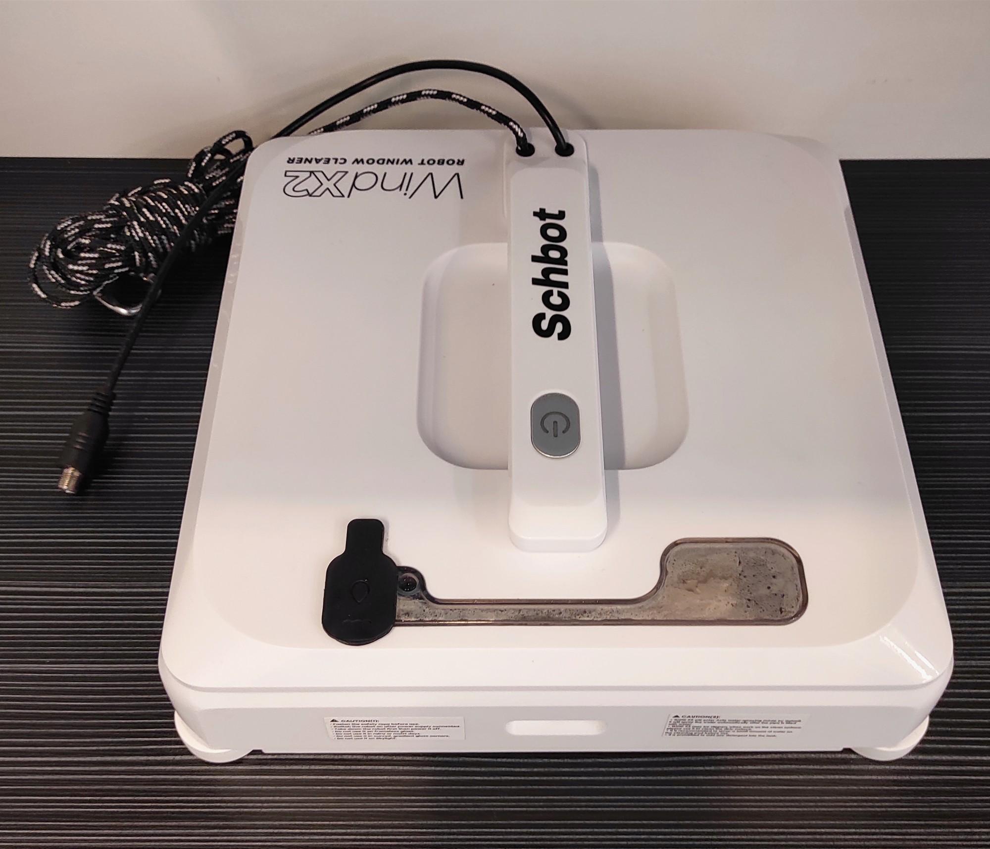 Tootefoto - Aknapesurobot Schbot Wind X2