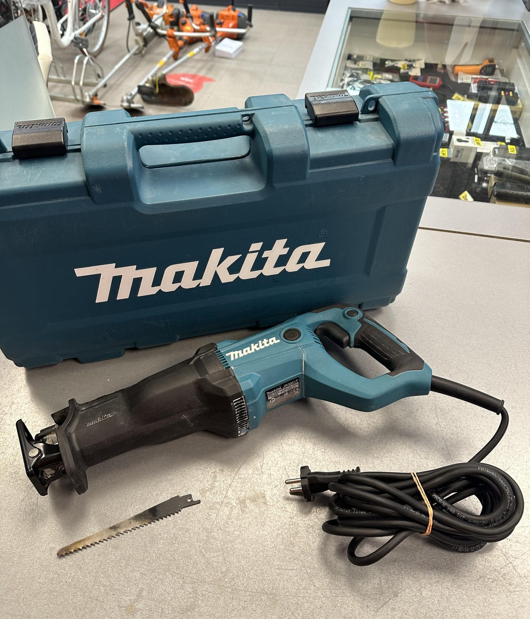 Tootefoto - Tiigersaag Makita JR3051T