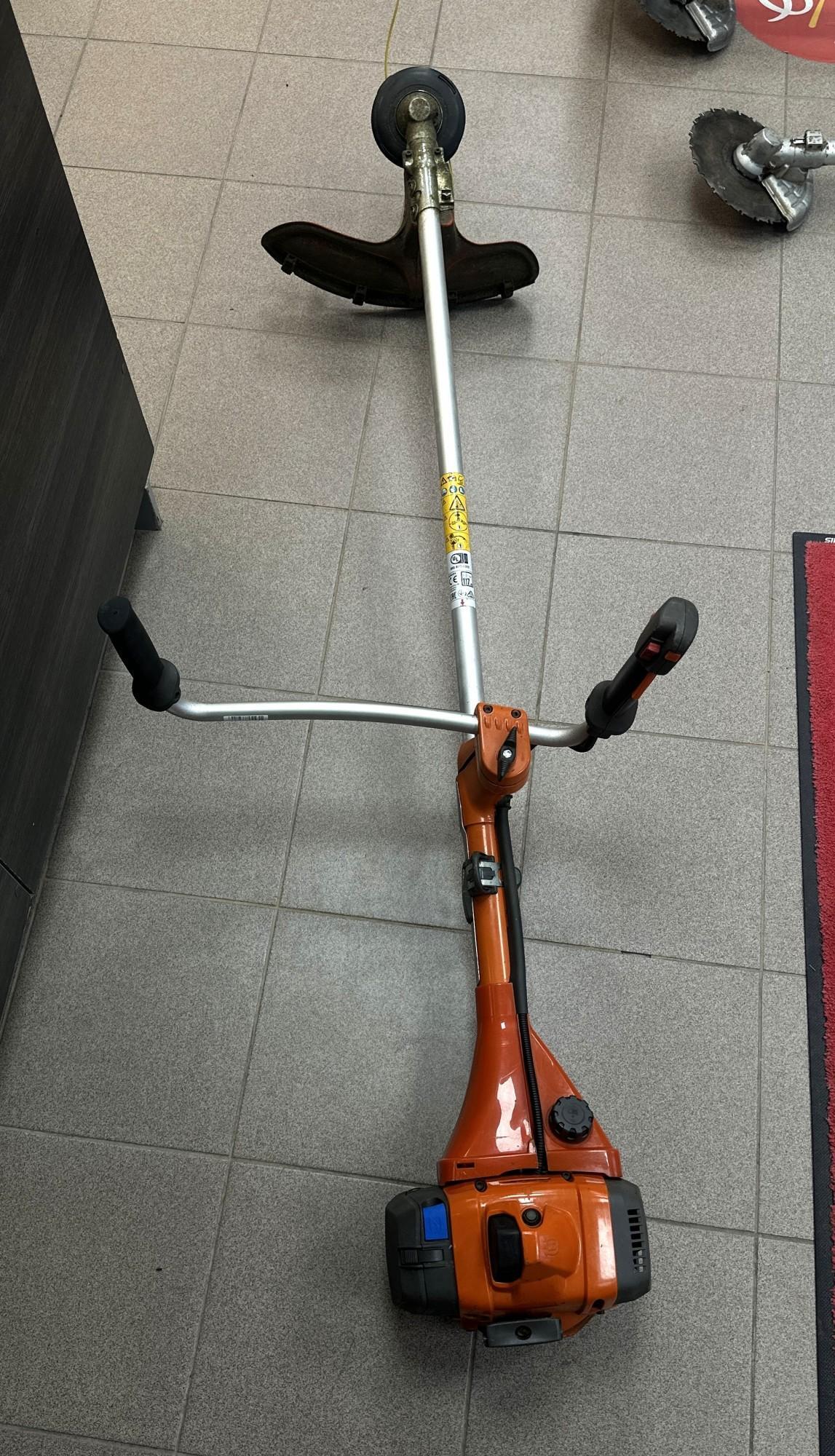 Tootefoto - Võsalõikur Husqvarna 545FR