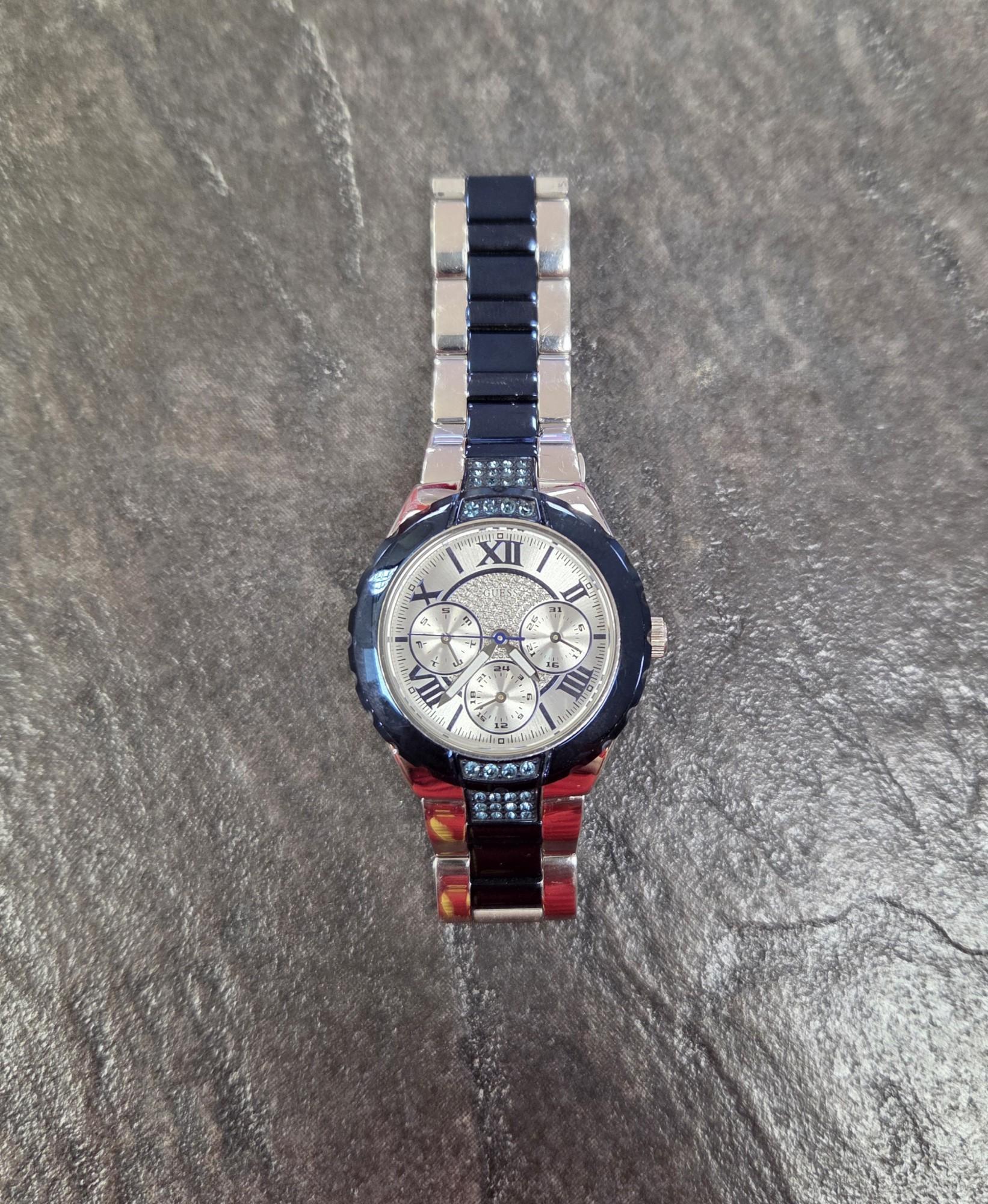 Tootefoto - Naiste käekell Guess W0413L1