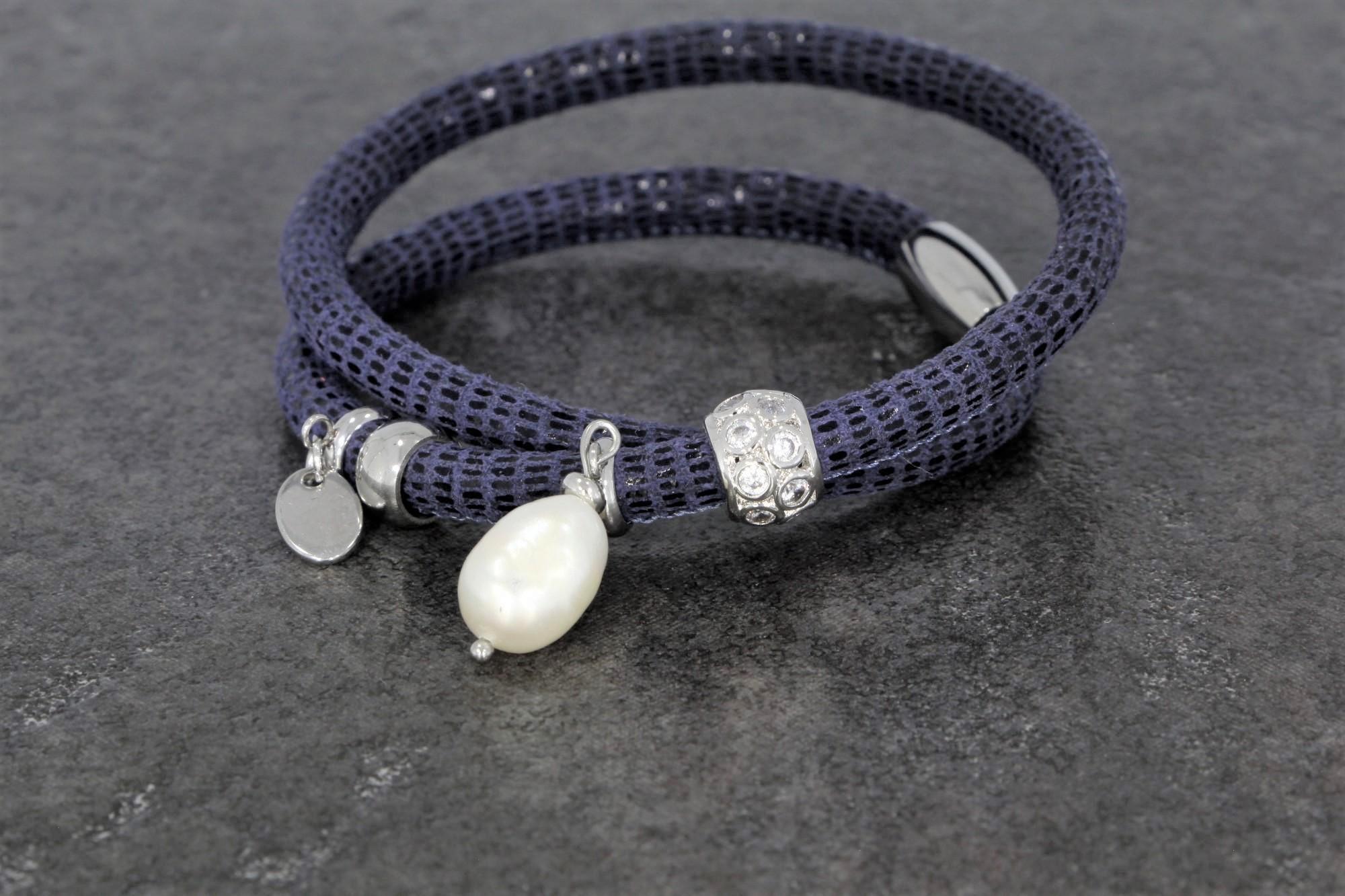 Tootefoto - Käevõru nahast GAURA