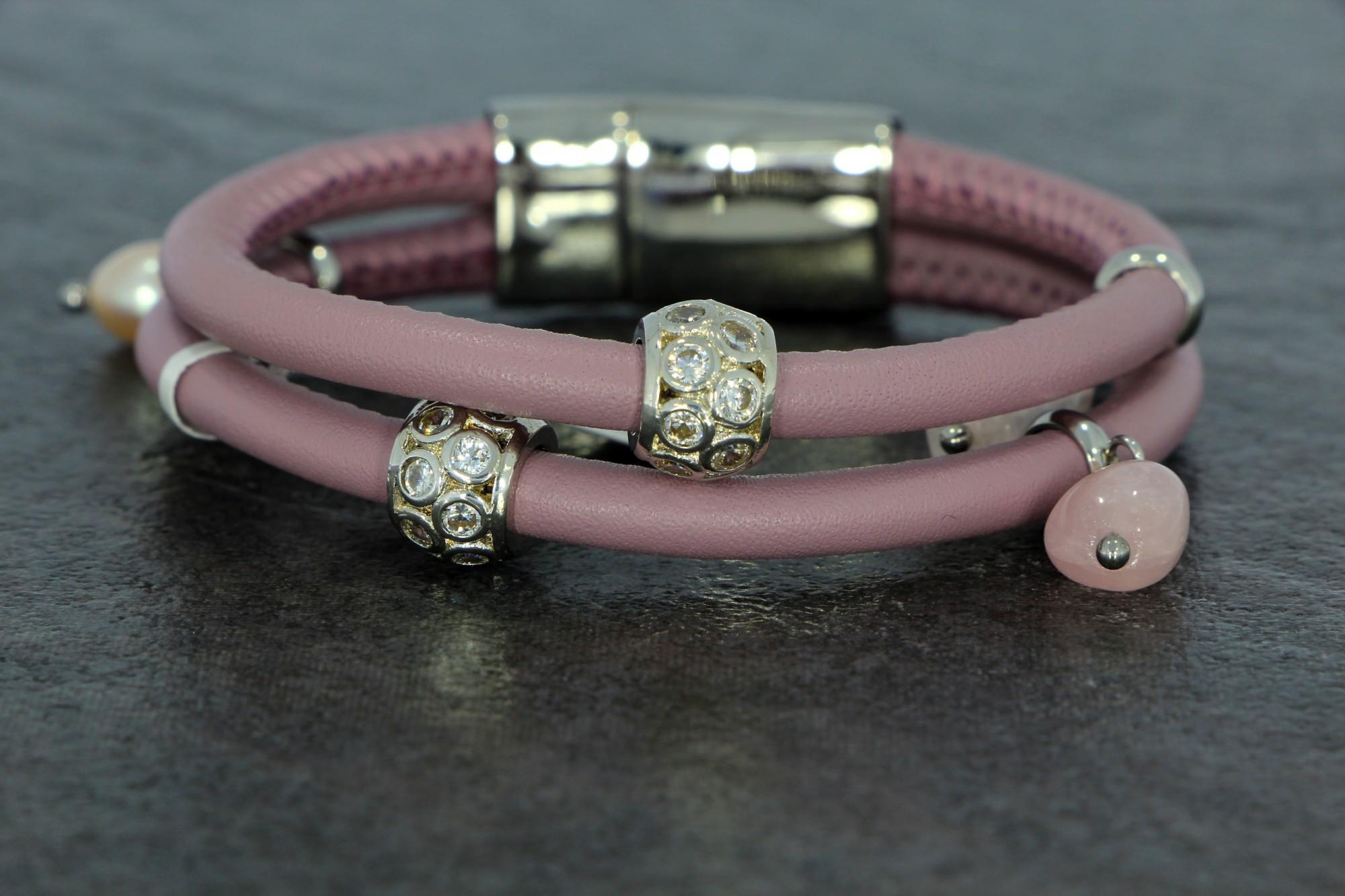 Tootefoto - Käevõru nahast GAURA!