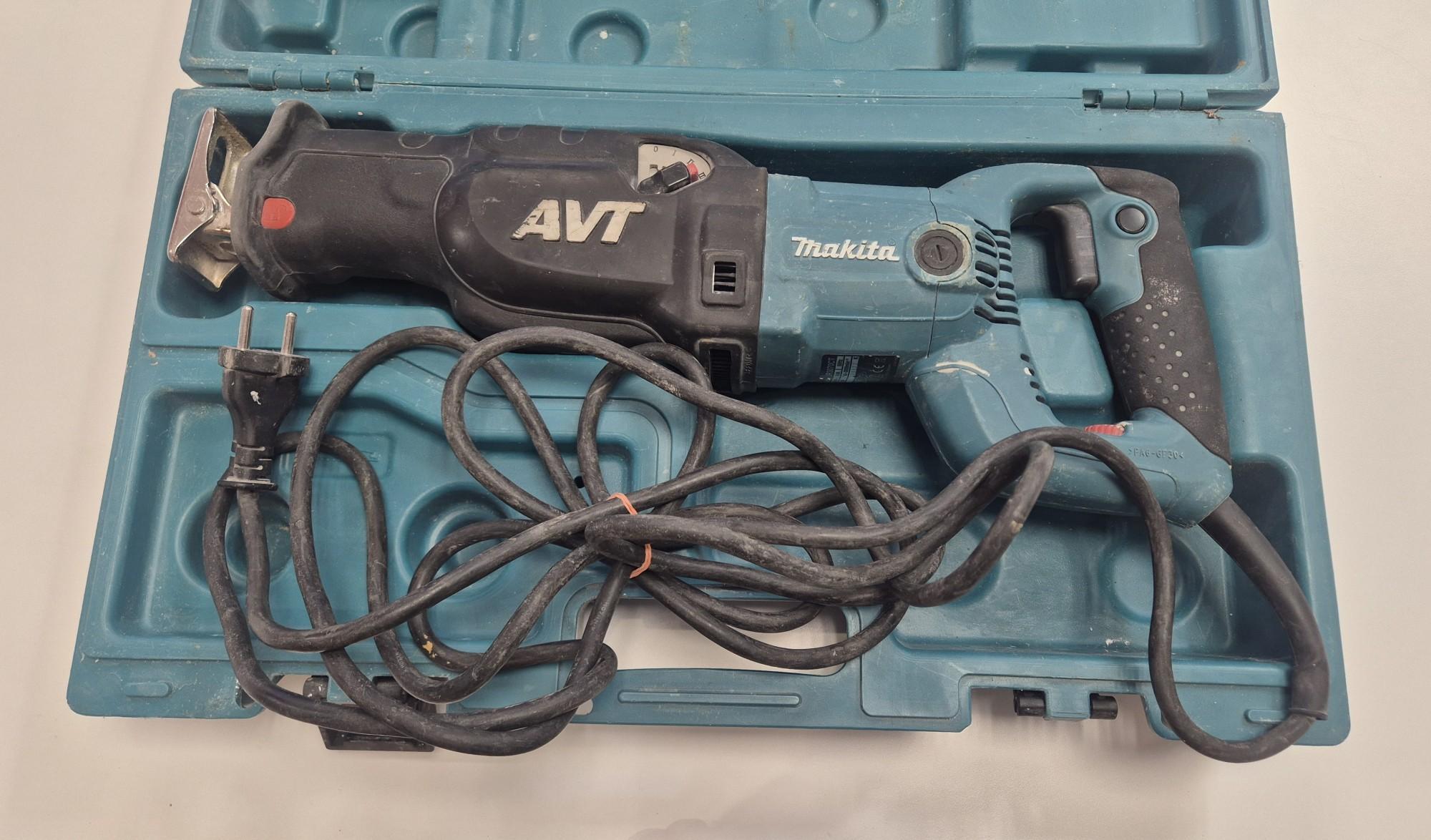 Tootefoto - Tiigersaag Makita JR3070CT